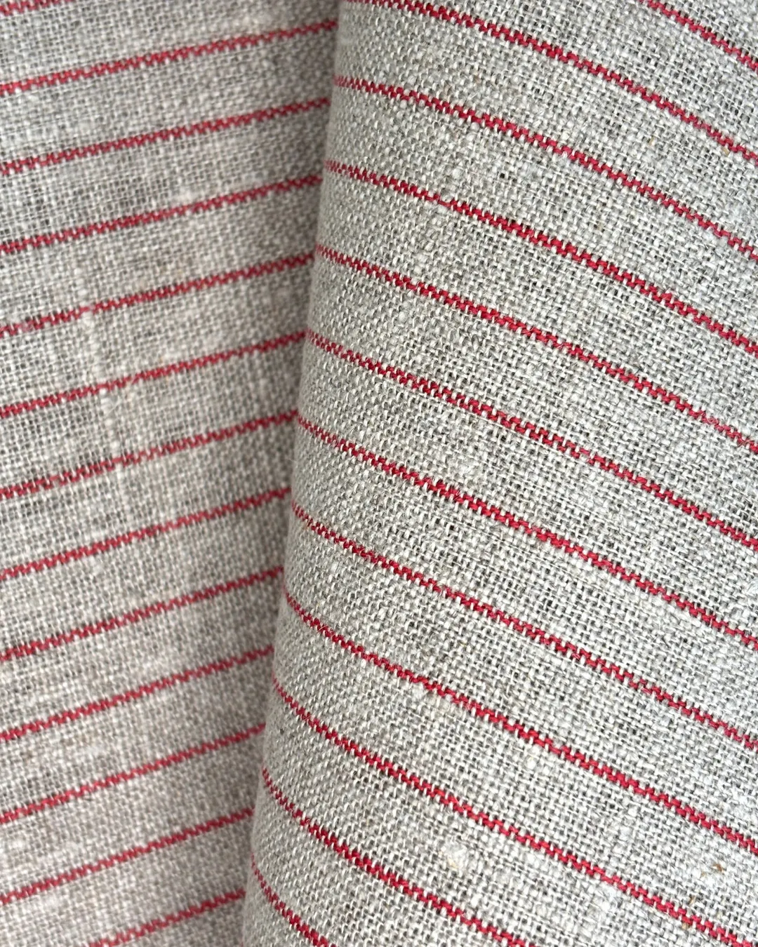 Kjøkkenhåndkle i naturfarge med smale, røde striper