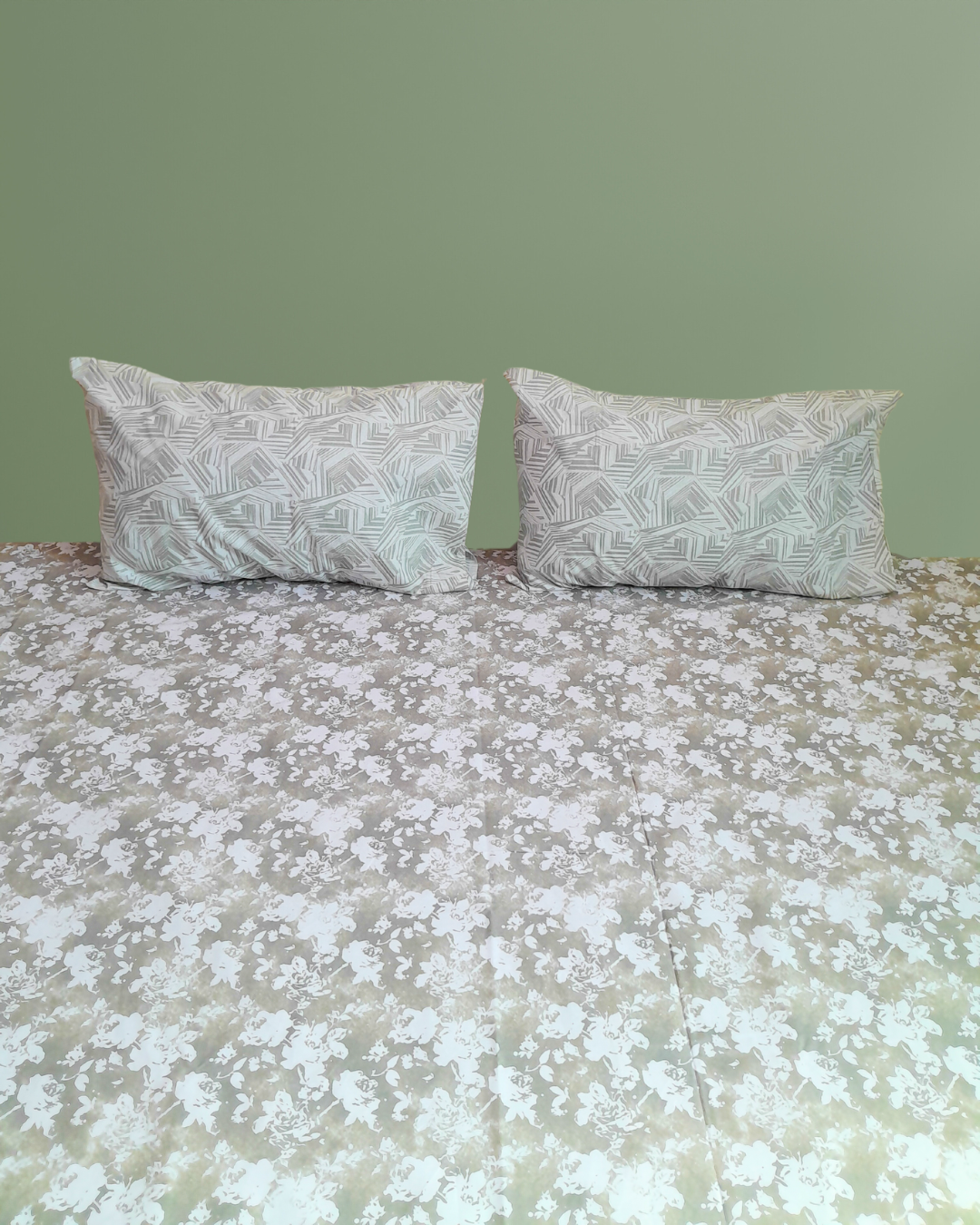 3 PCs Cotton Bed Sheet - Misty Bloom 