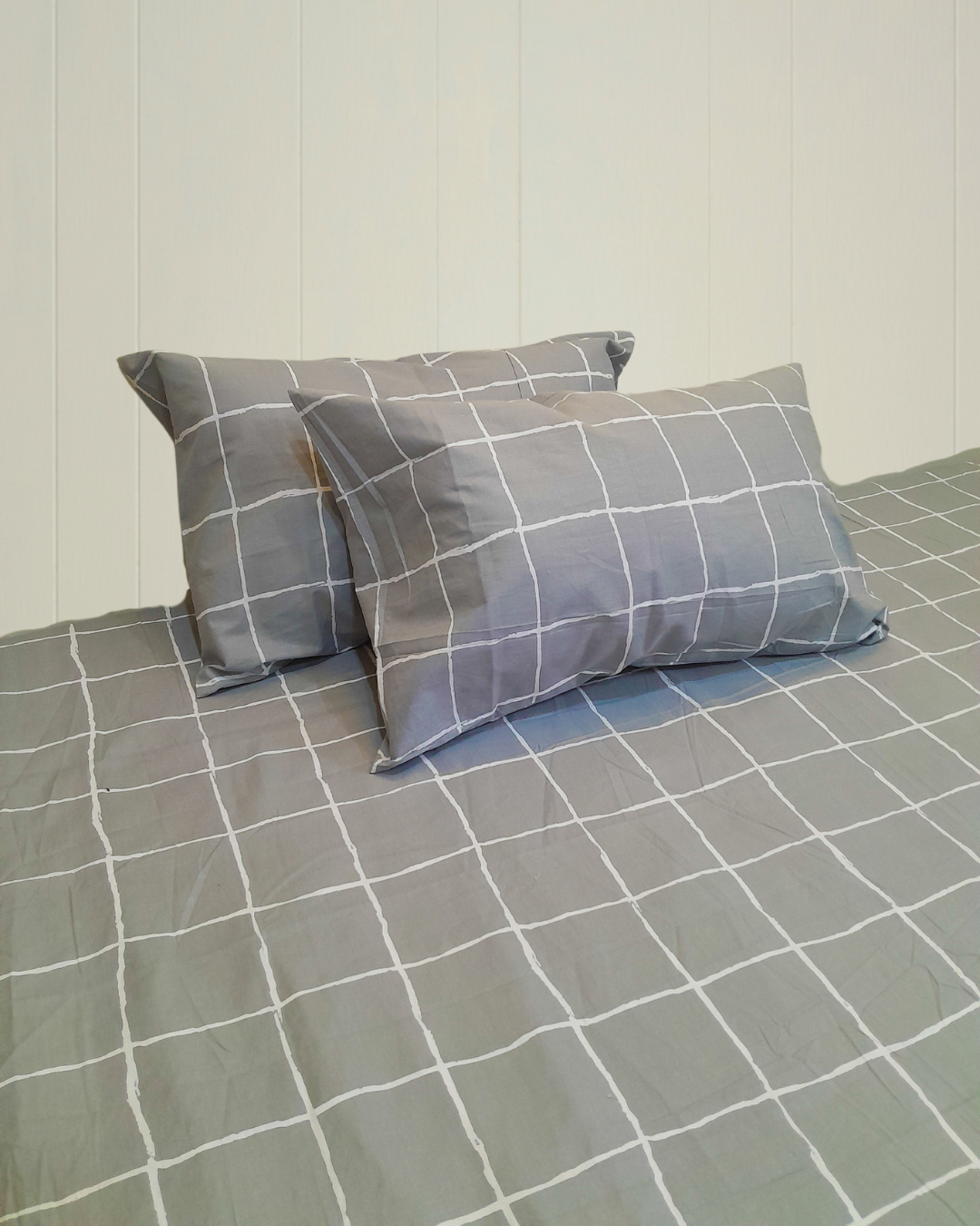  3 PCs Cotton Bed Sheet - Graphite Grid 