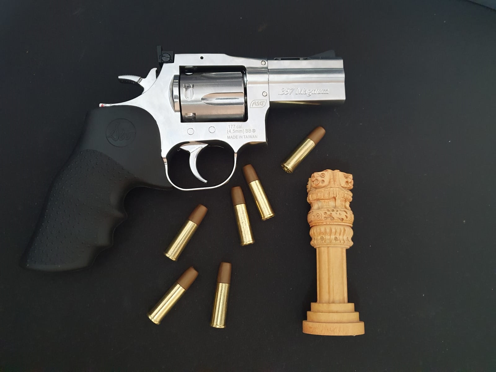 Dan Wesson 715, 2.5 Inch CO2 BB Air Gun, Silver