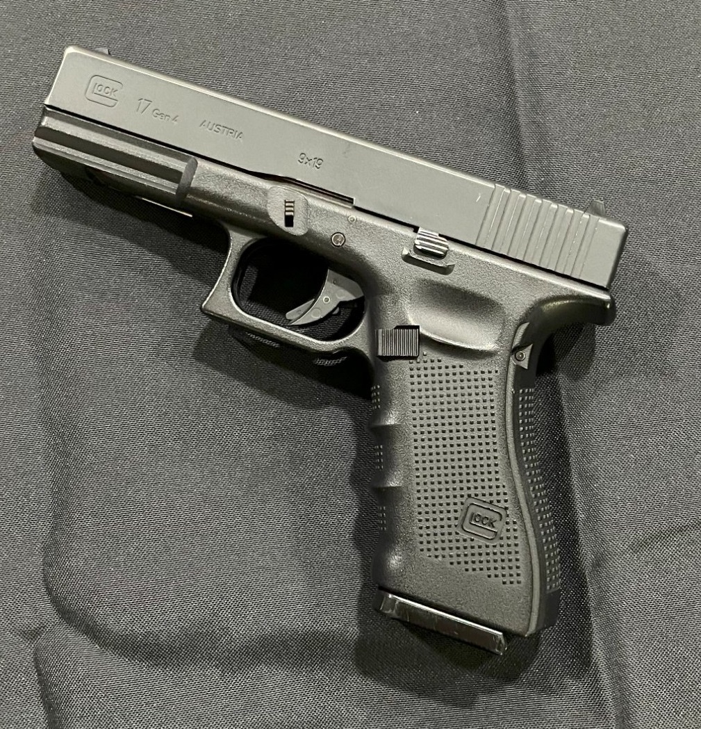 Black Umarex Glock 17 Gen 4 CO2 Air Gun 18rd Magazine, Caliber: .177