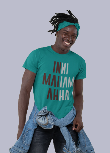 Camiseta estilizada com estampa gráfica