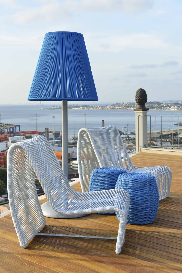 Poltrona Lussuosa e Apoio de Pés