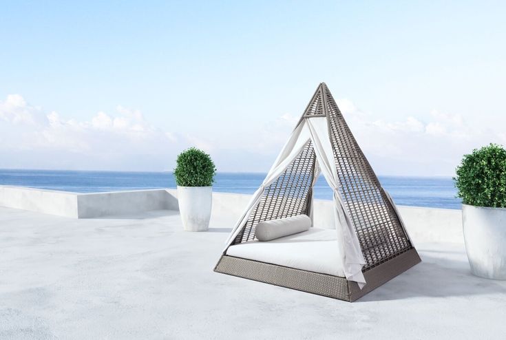 Chaise Triangle Pointu