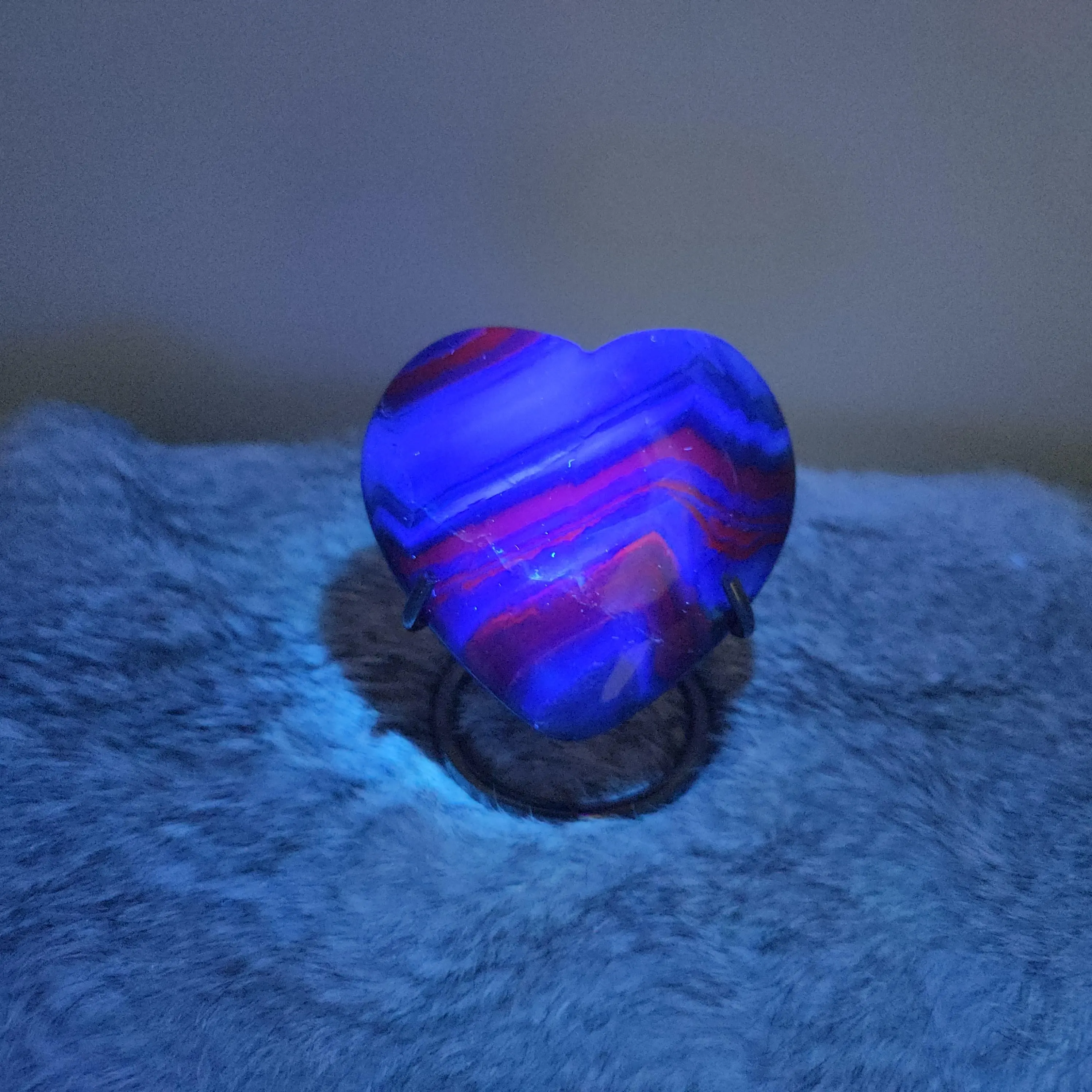 Black Rose Fluorite Heart - 2.9" Fluorite crystal polished heart shape carving - UV reactive crystal heart
