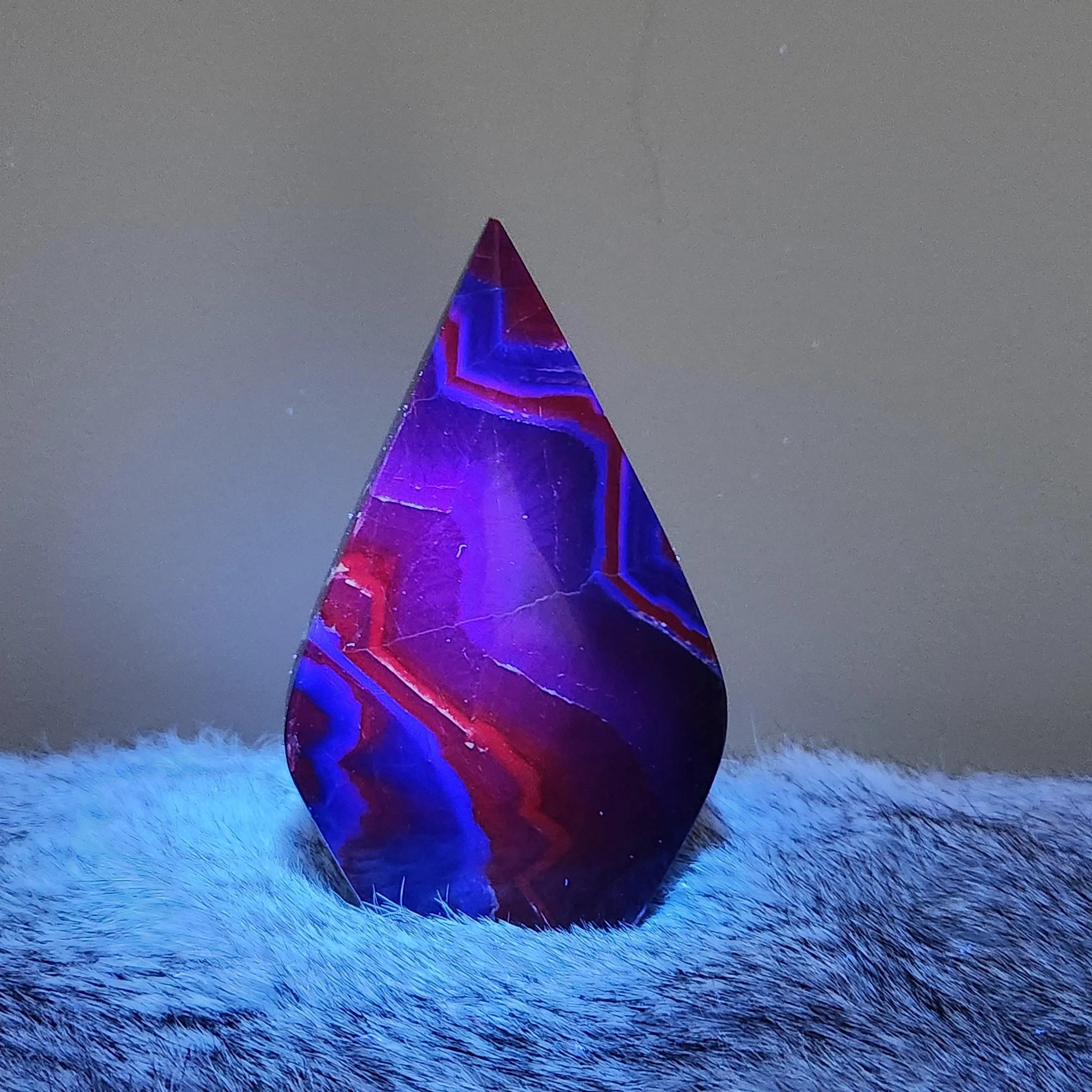 Black Rose Fluorite Flame -4" strong UV reactive mineral flame - Black Rose Fluorite crystal flame