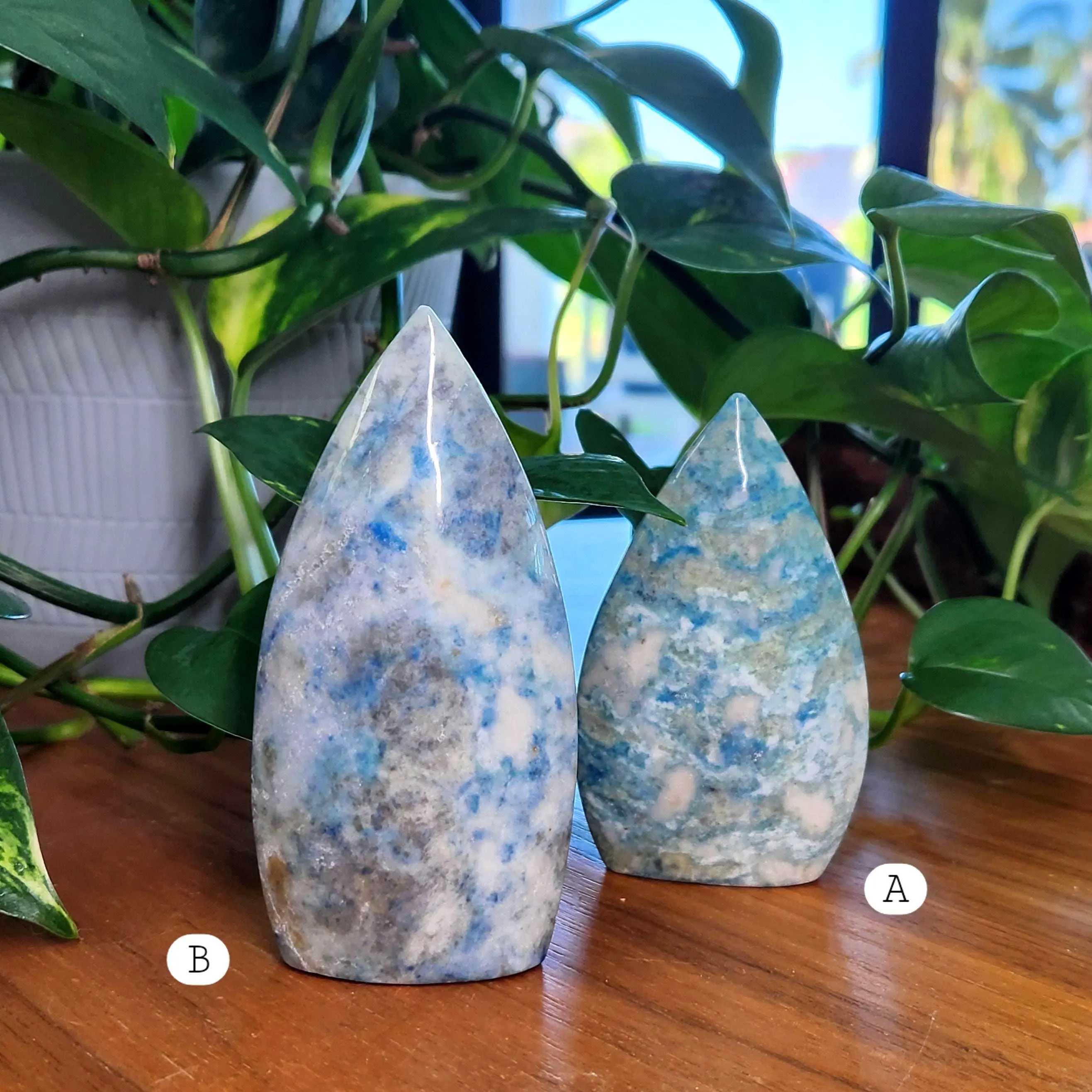 Hackmanite Flame • Hackmanite Freeform crystal flame carving • UV reactive Blue Hackmanite crystal flame 