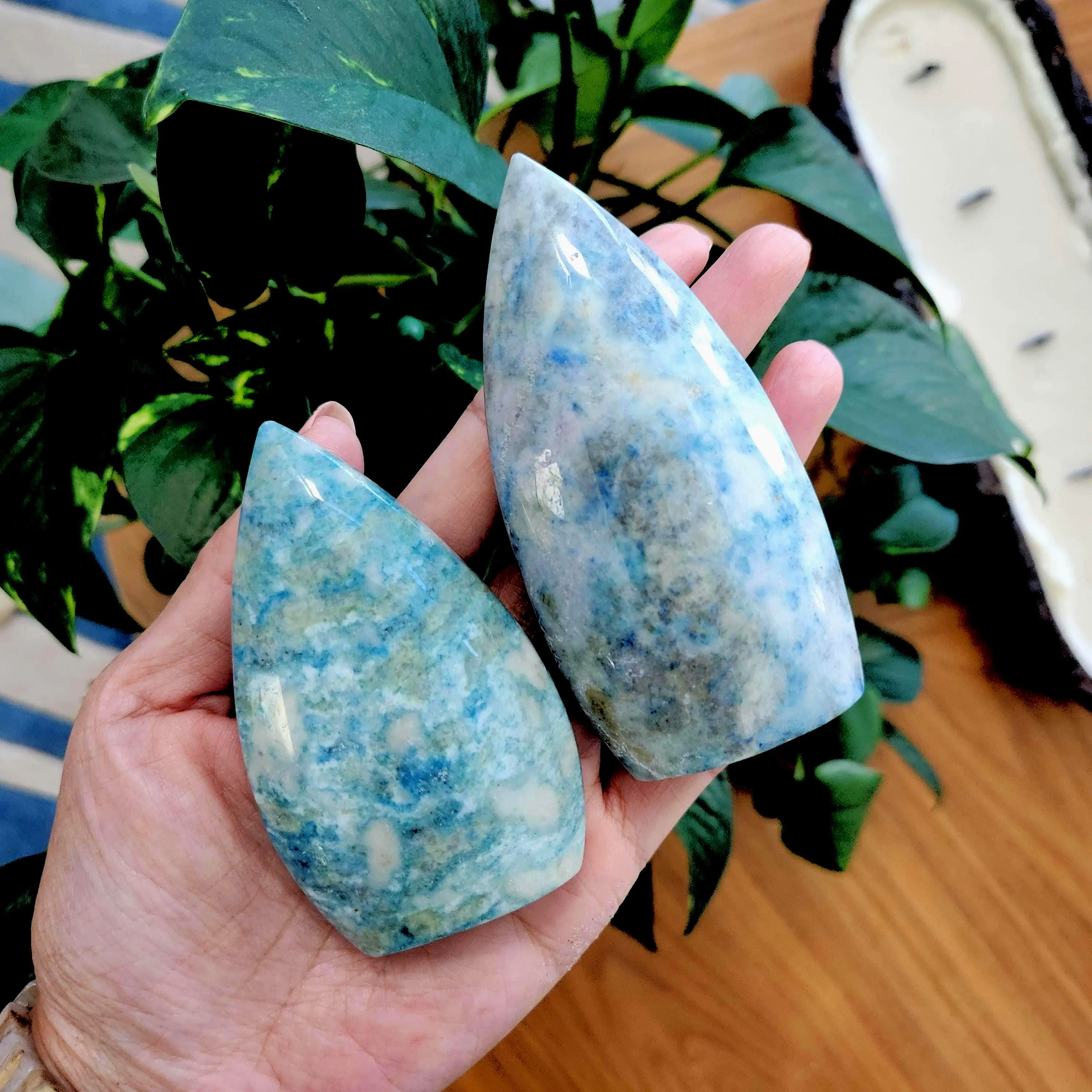 Hackmanite Flame • Hackmanite Freeform crystal flame carving • UV reactive Blue Hackmanite crystal flame 