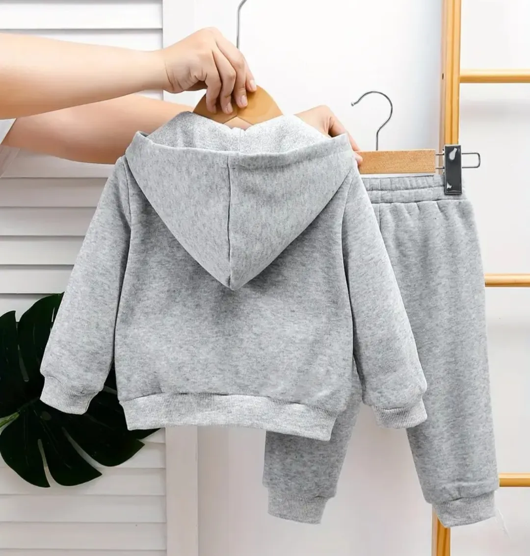 Conjunto Infantil de Sudadera y Pantalón