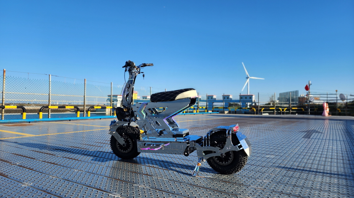 WEPED DARK KNIGHT CYBERFOLD