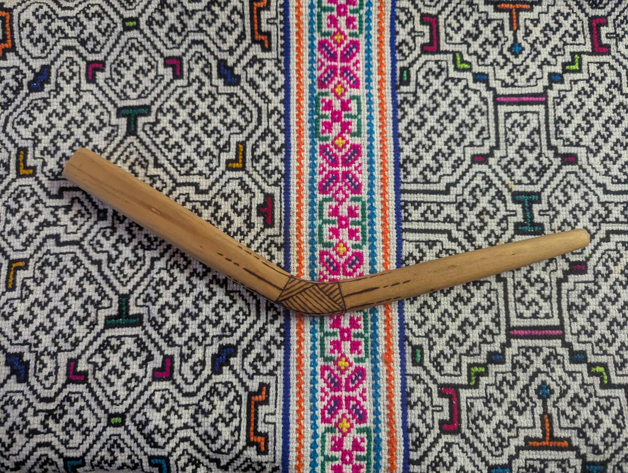 32cm Pyrographic Wooden Tepi – Shipibo-Conibo Tribe