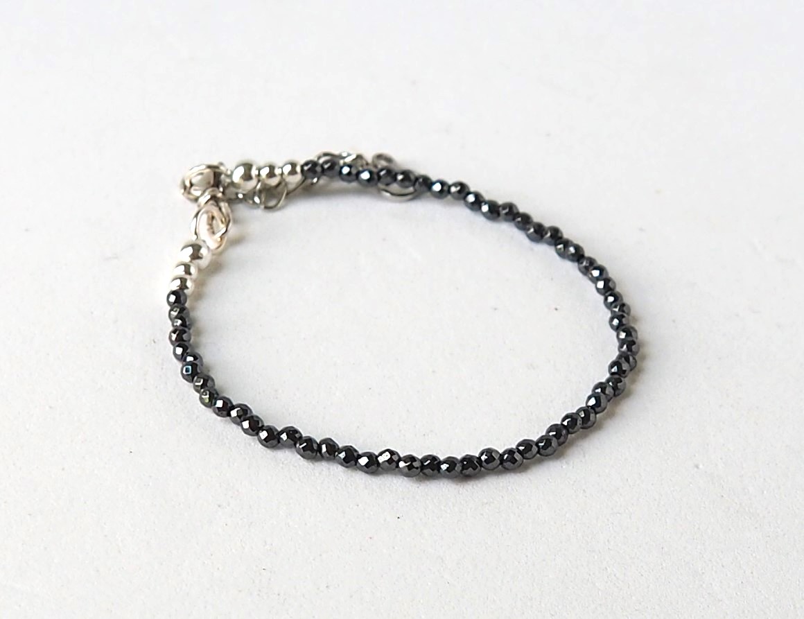 SHADOW Minimalist Beaded Bracelet