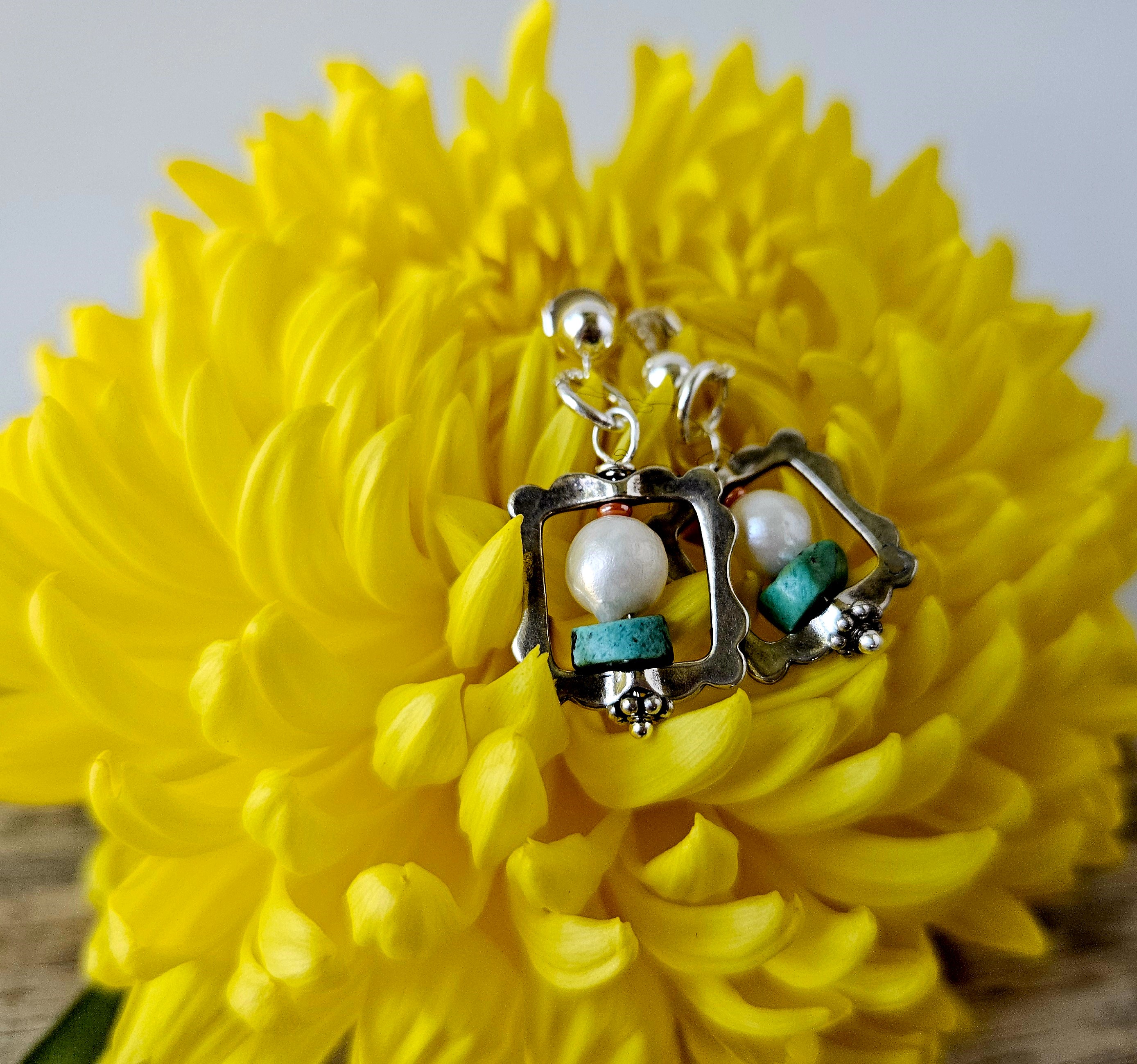 Pearl Earrings - FRAME IT