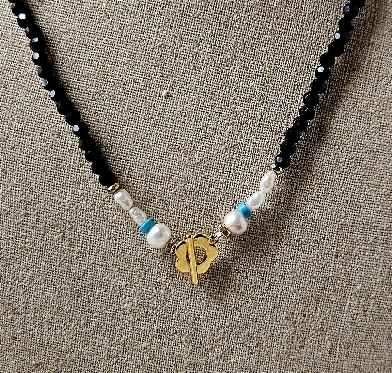 Pearl & Gold Handmade Beaded Necklace - PETAL & PEARL