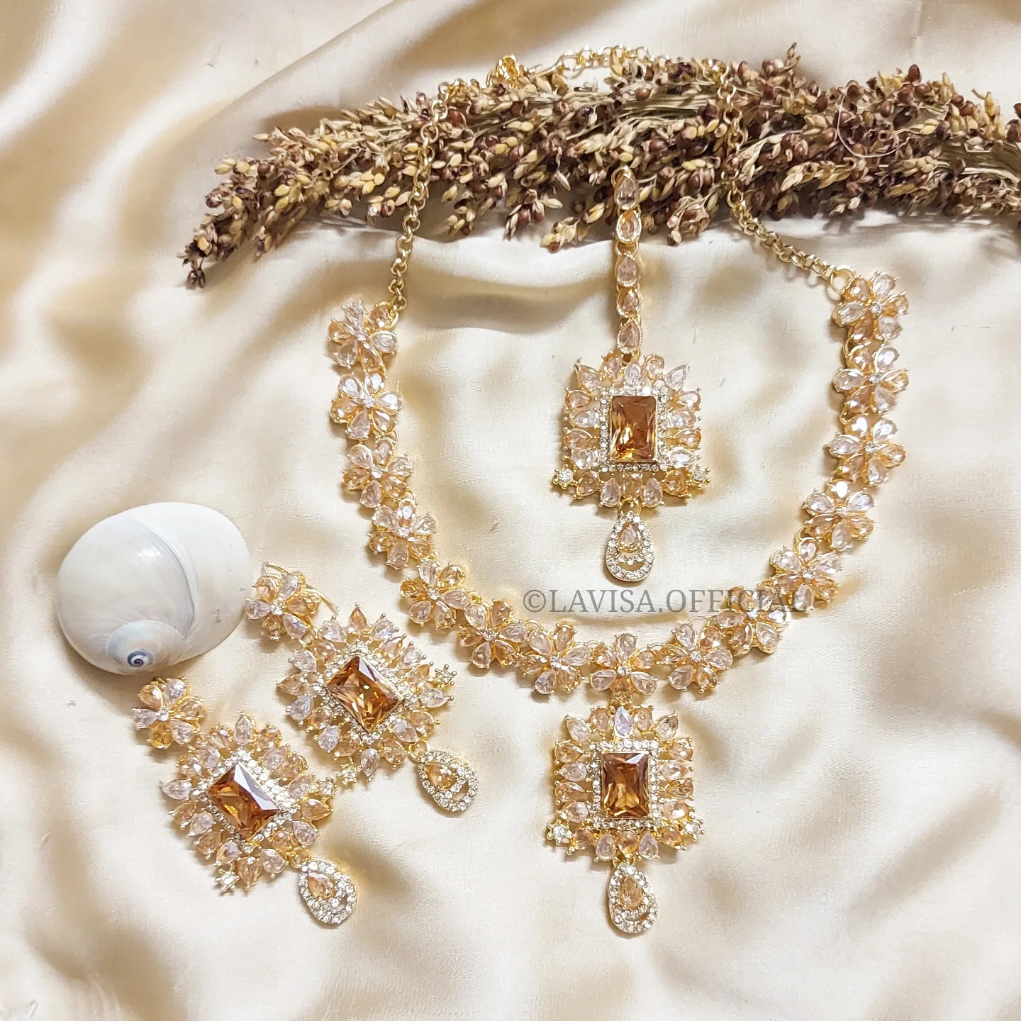 Elegant Gold Necklace Set