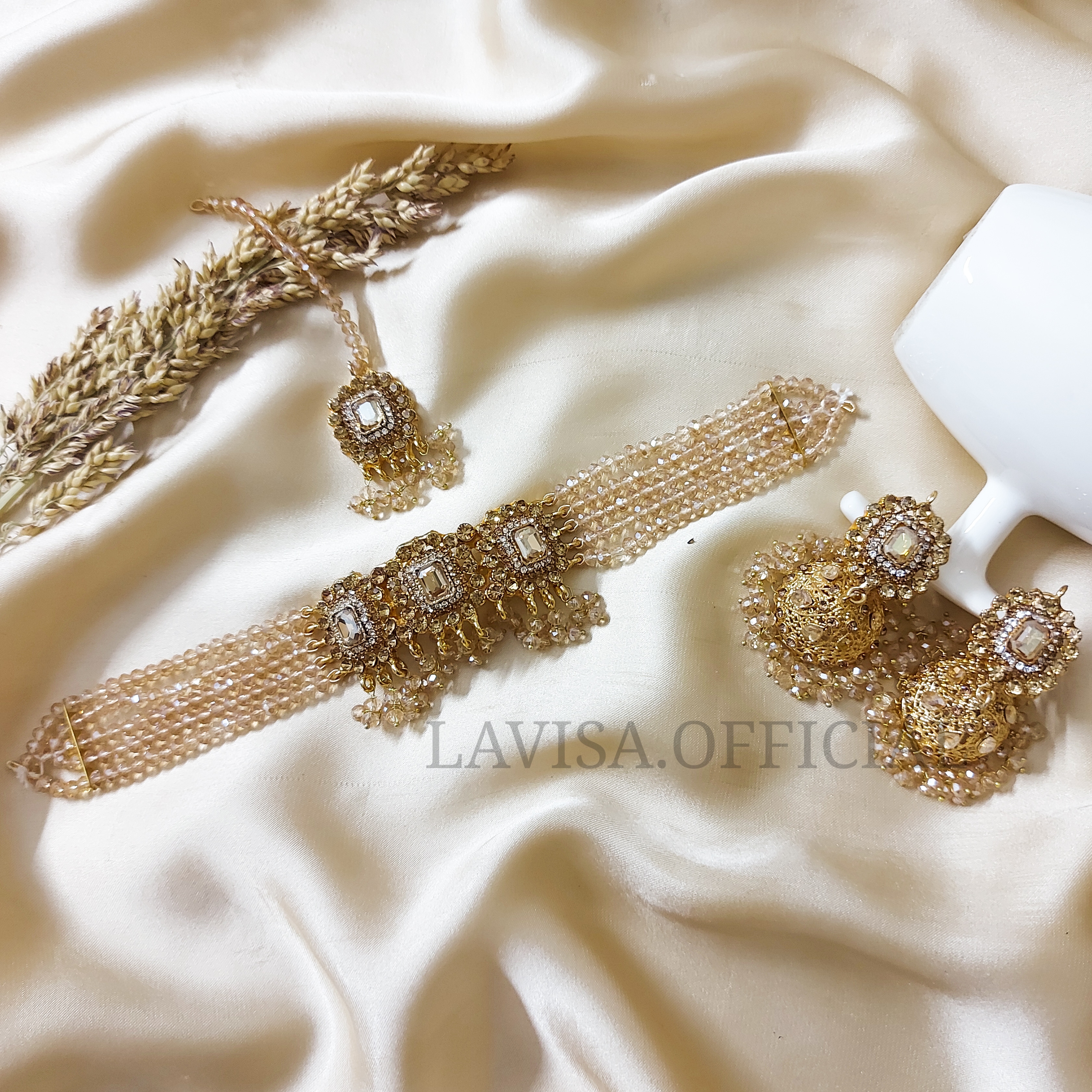 Centre Motive Choker Set