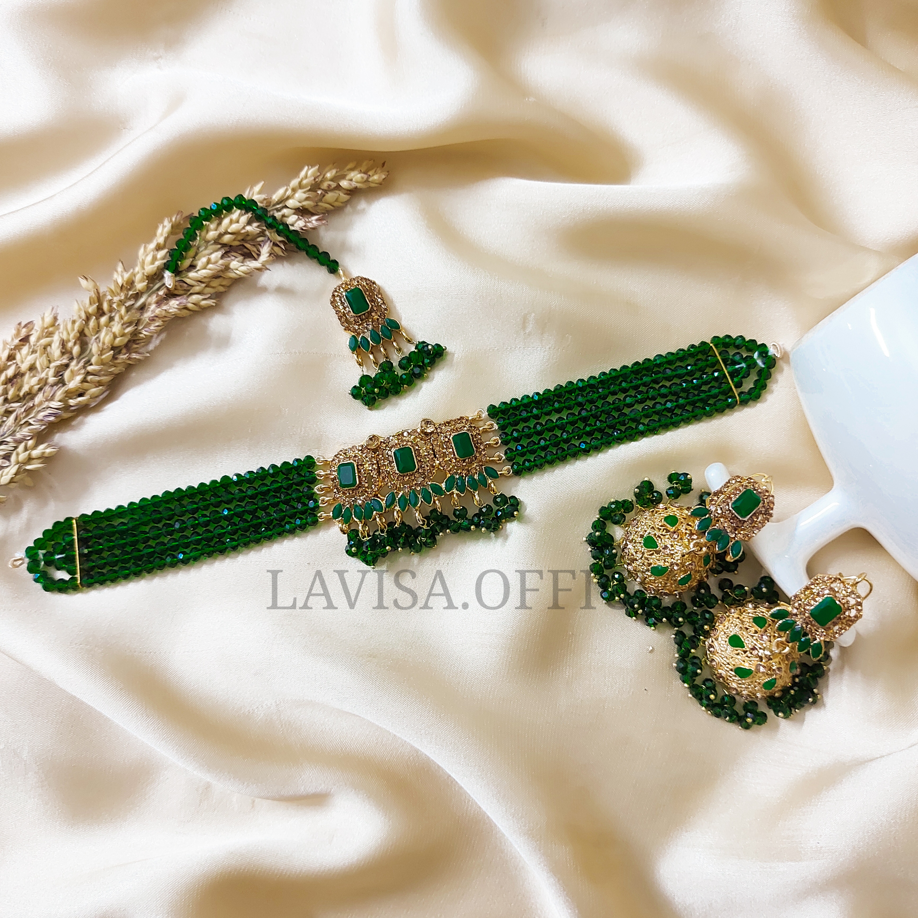 Centre Motive Choker Set