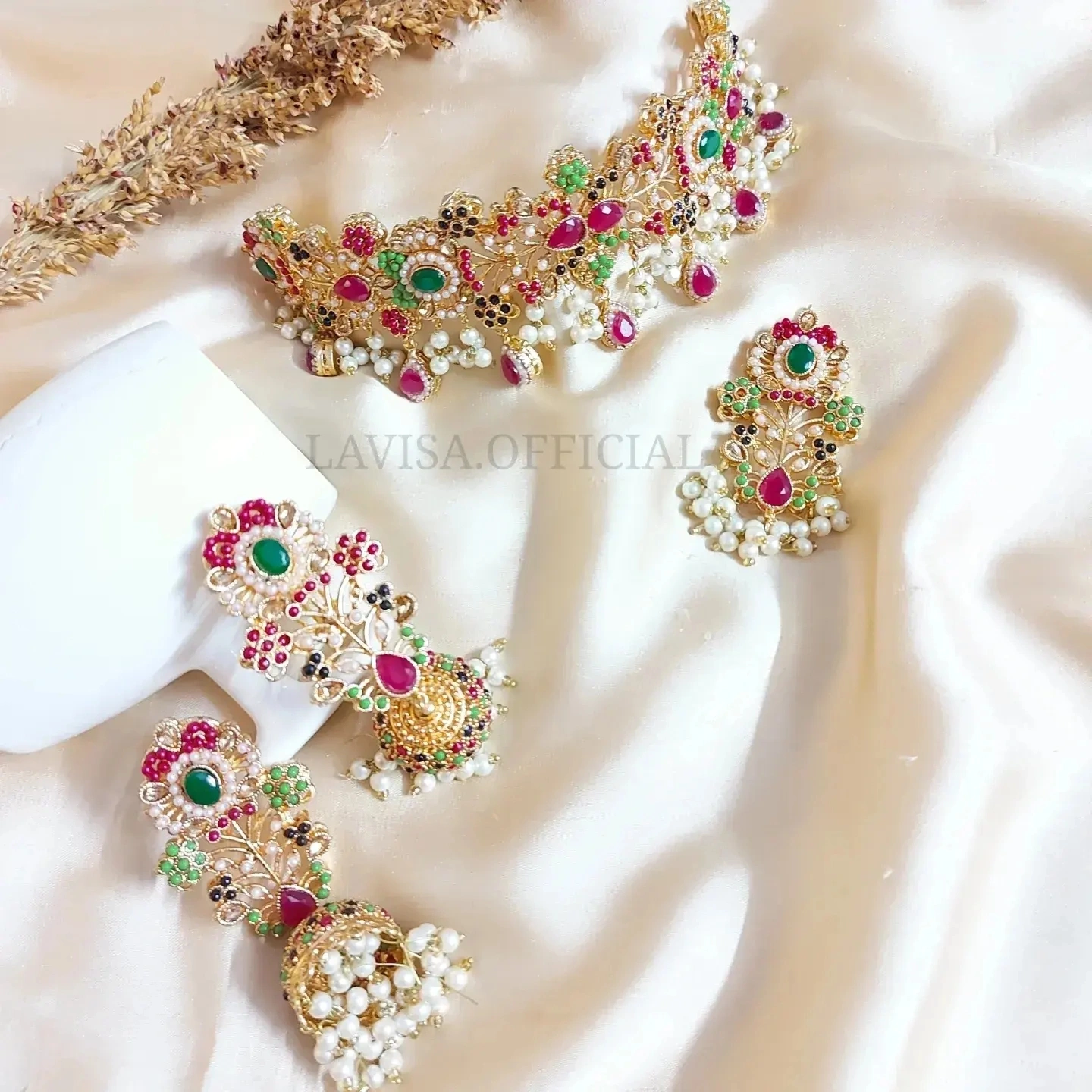 Traditional Choker Set