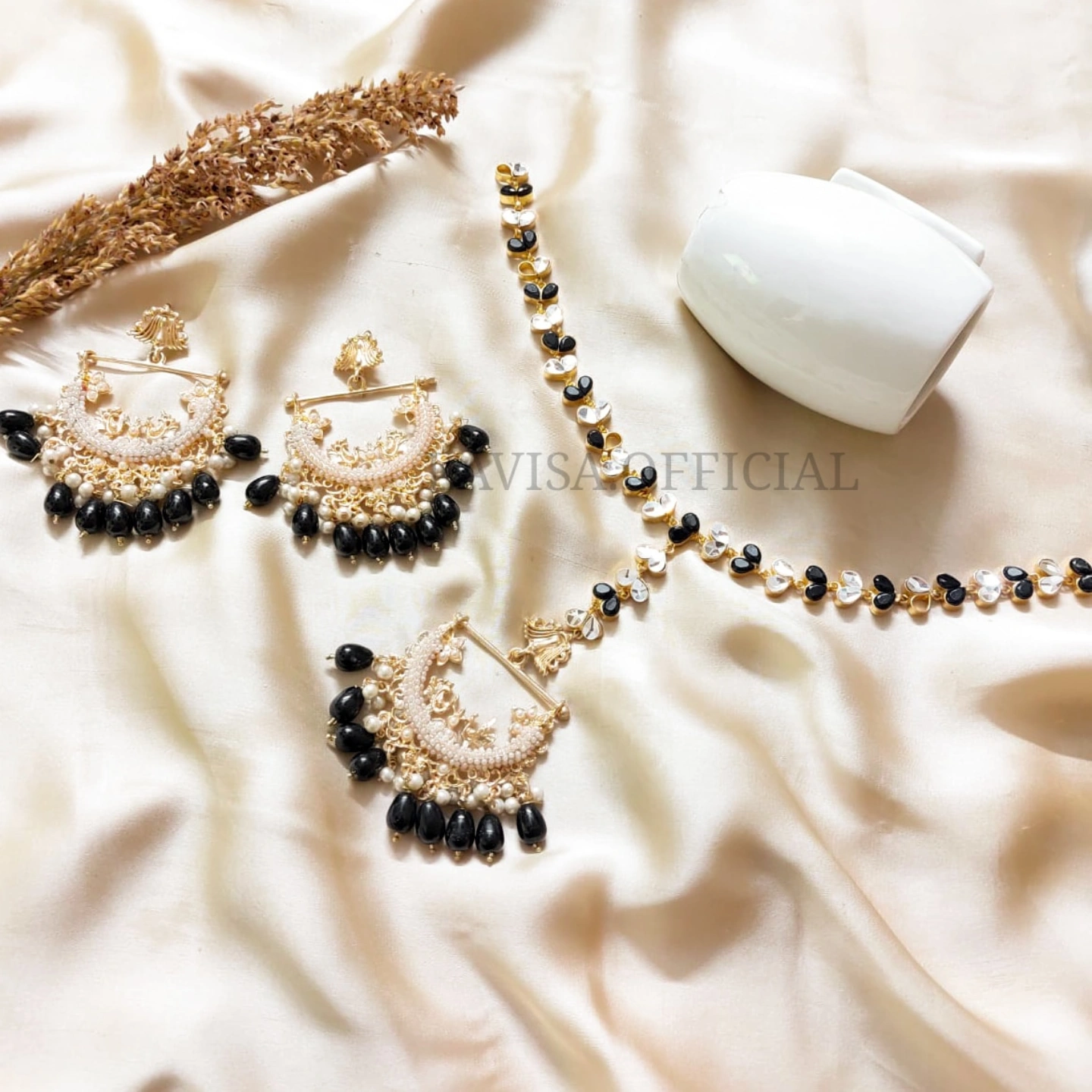 Traditional Set Of Mathapatti & Earrings