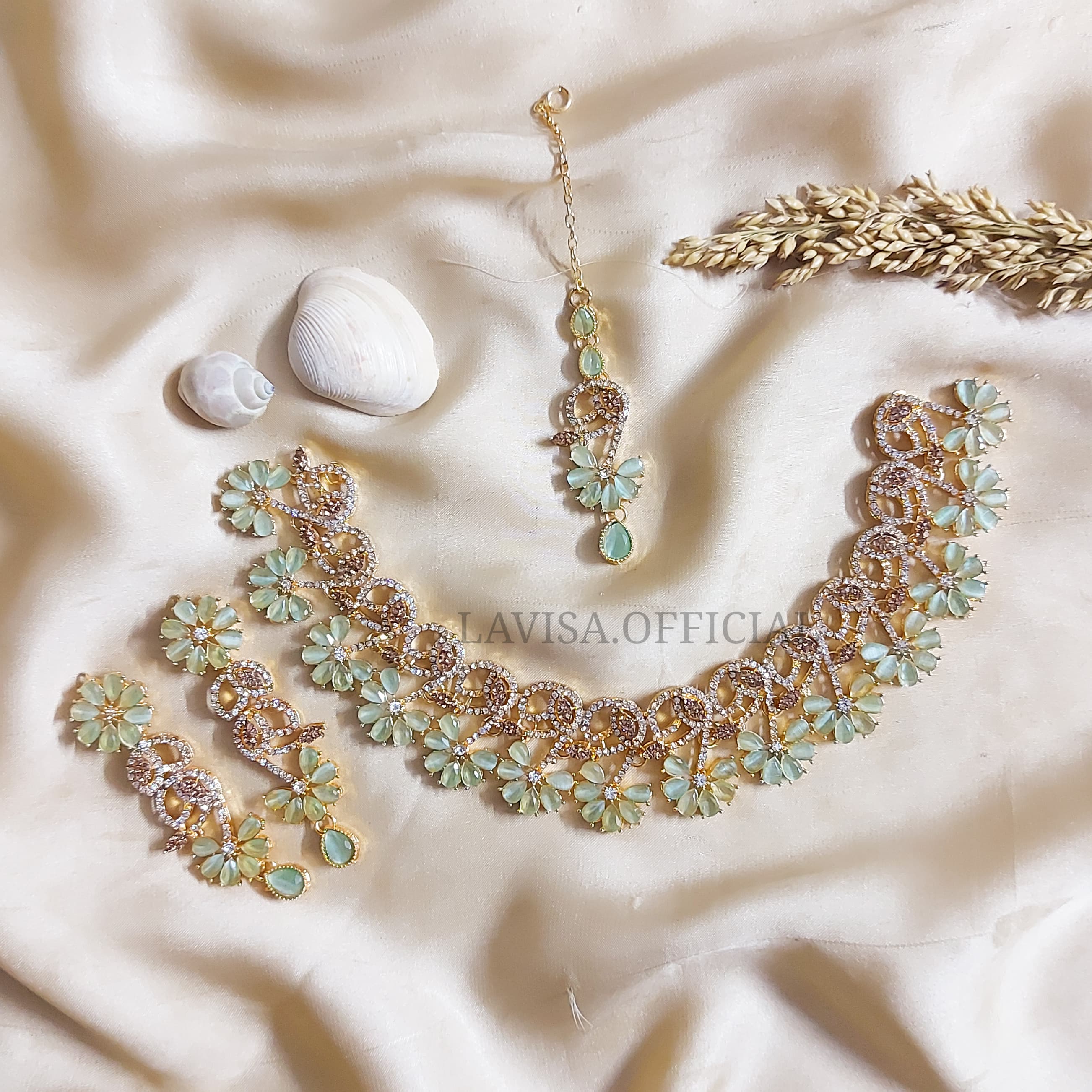 Elegant Flower Necklace Set