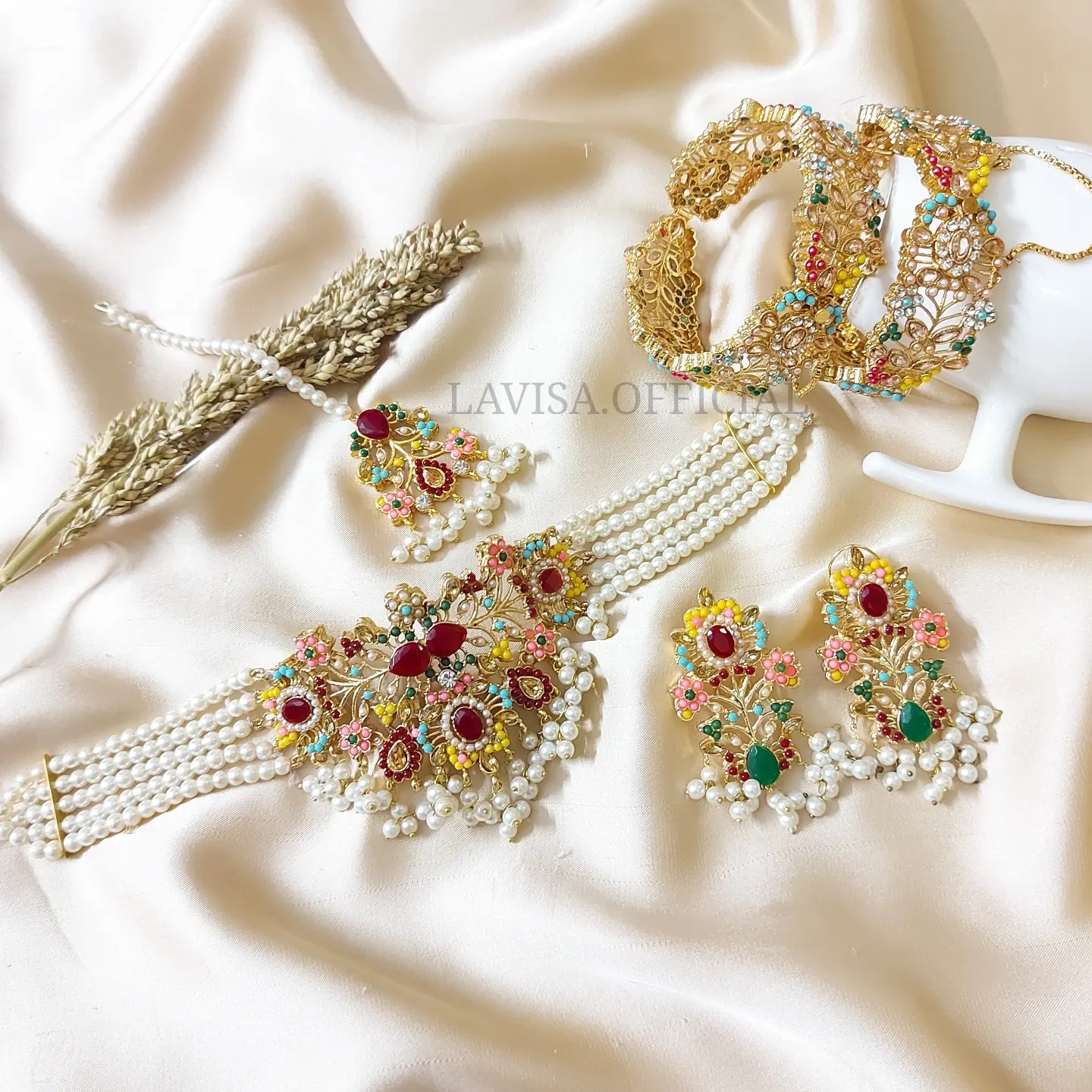 Nau-Ratan Set of Choker & Bangles