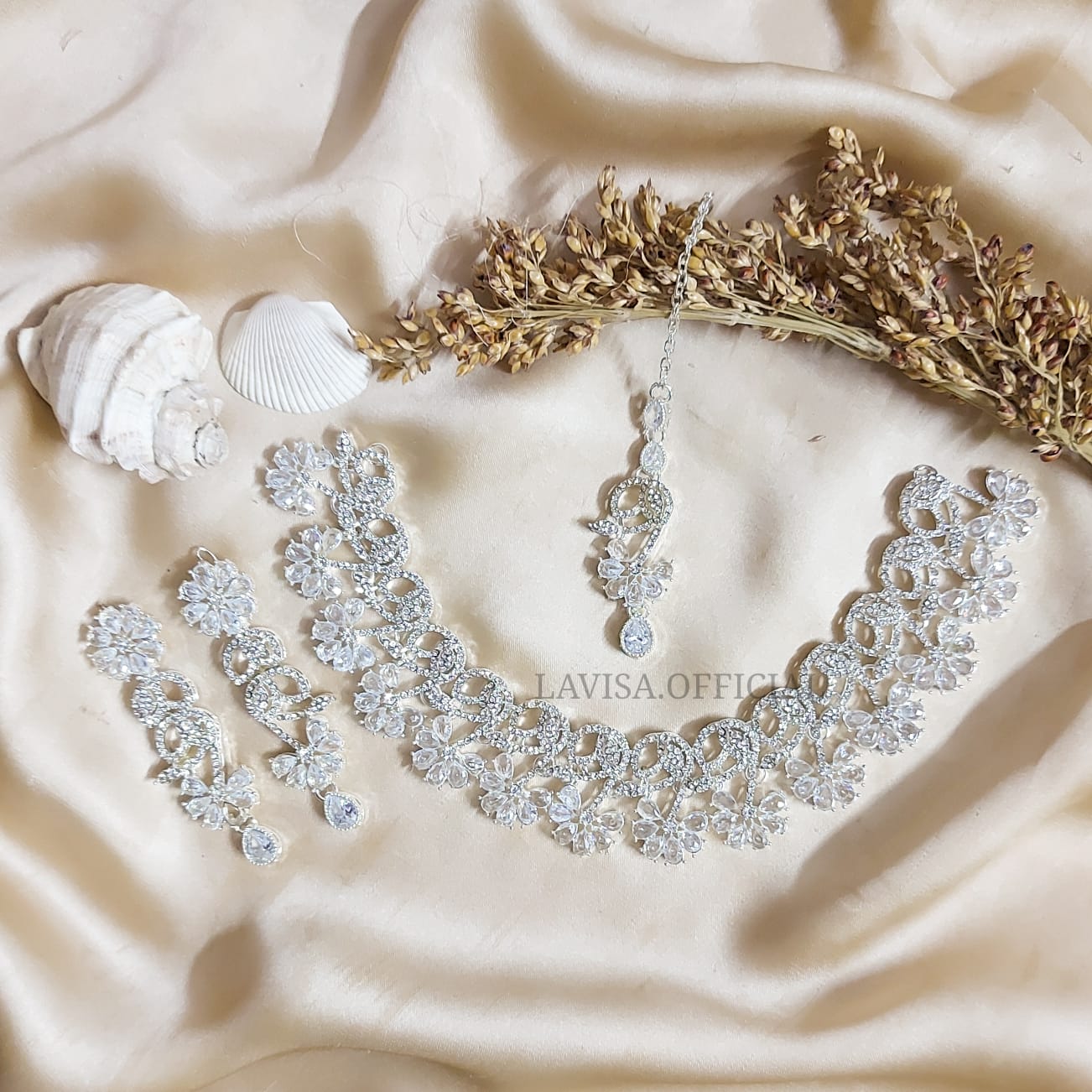 Elegant Flower Necklace Set