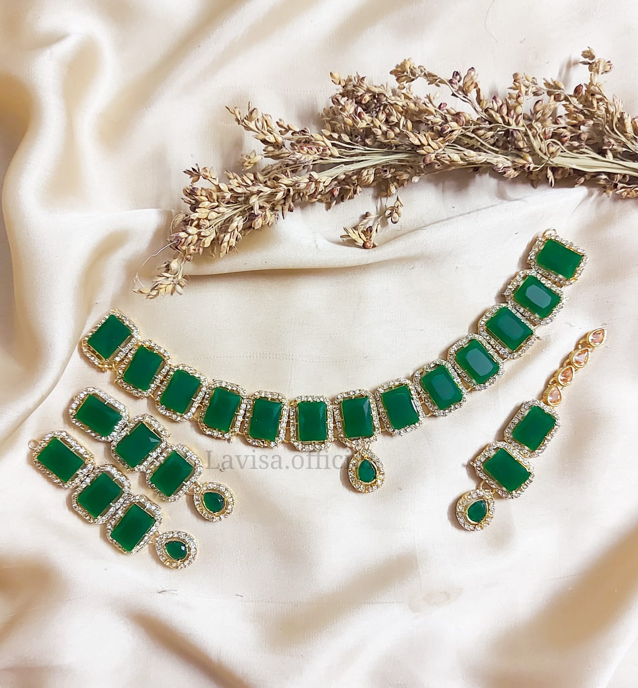 Choker Set With Tika