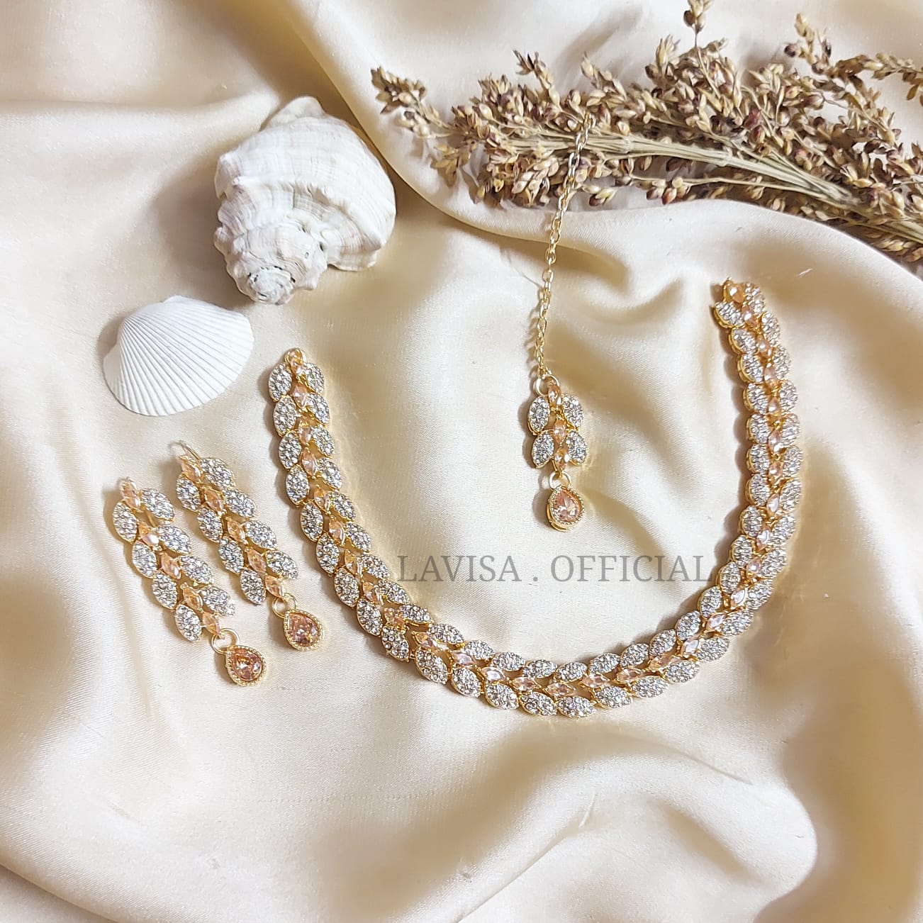 Handmade Sleek Necklace Set