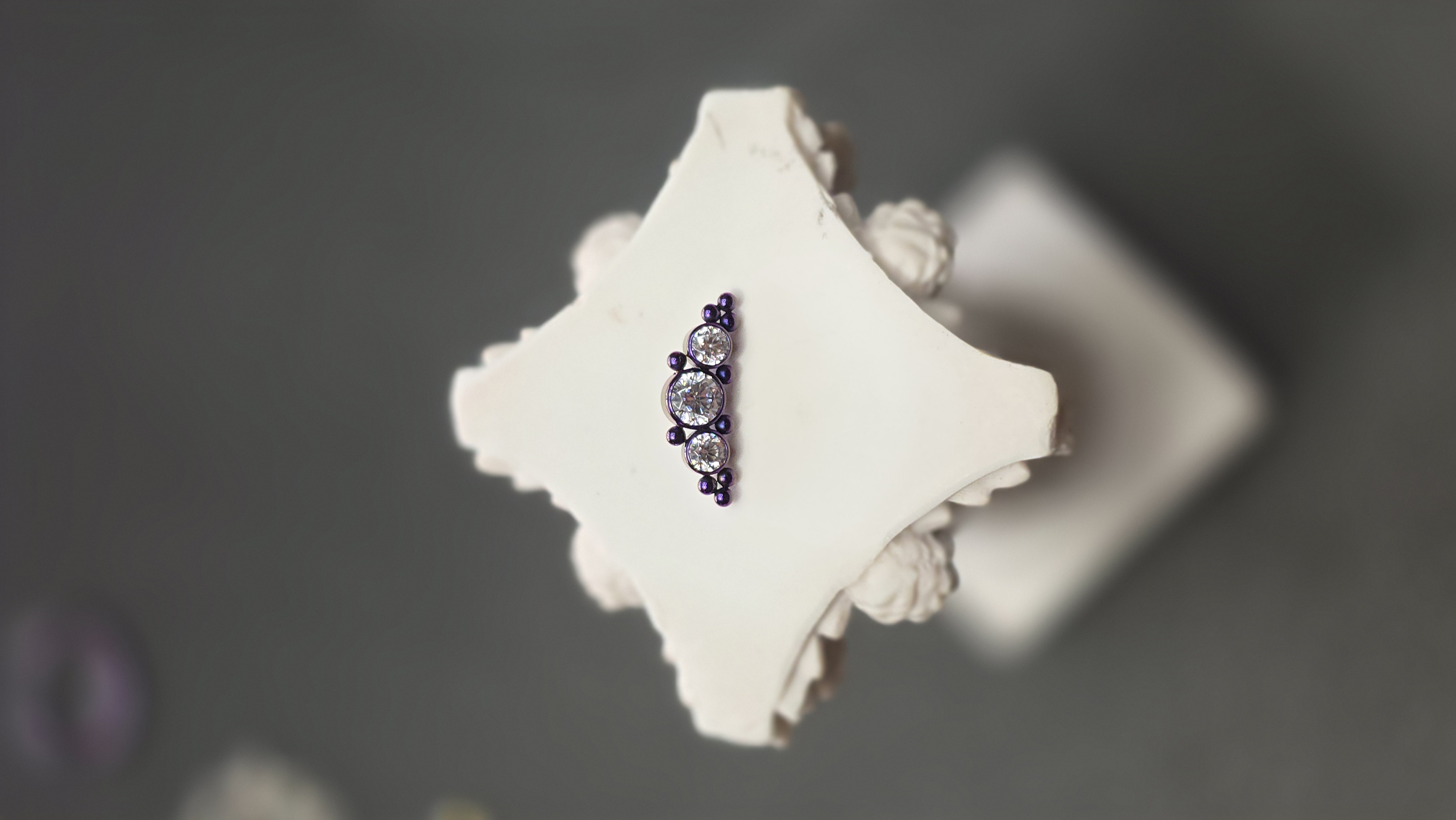 Top Moon Base Morada Zirconia