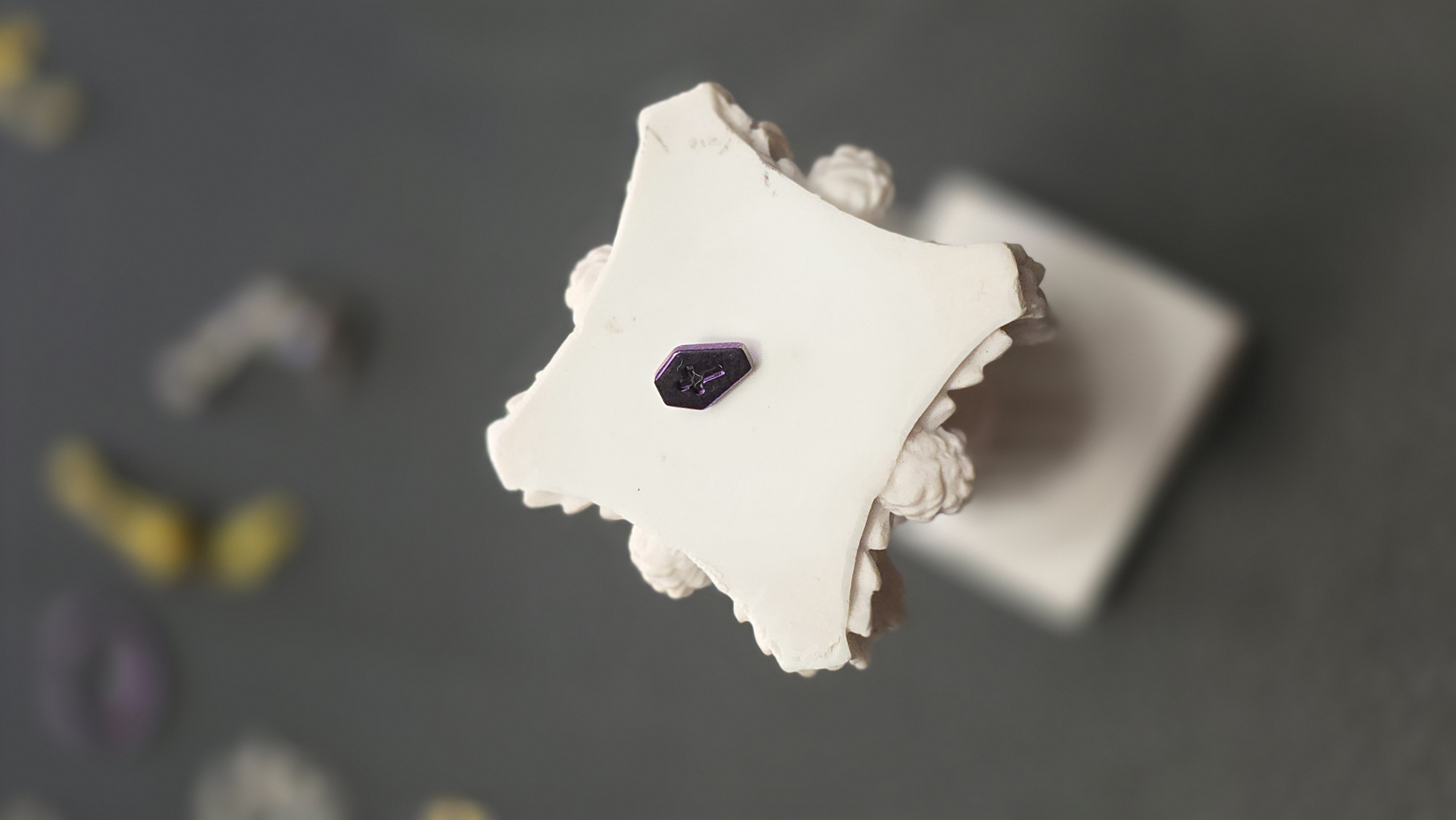 Top Placa Ataúd Morado