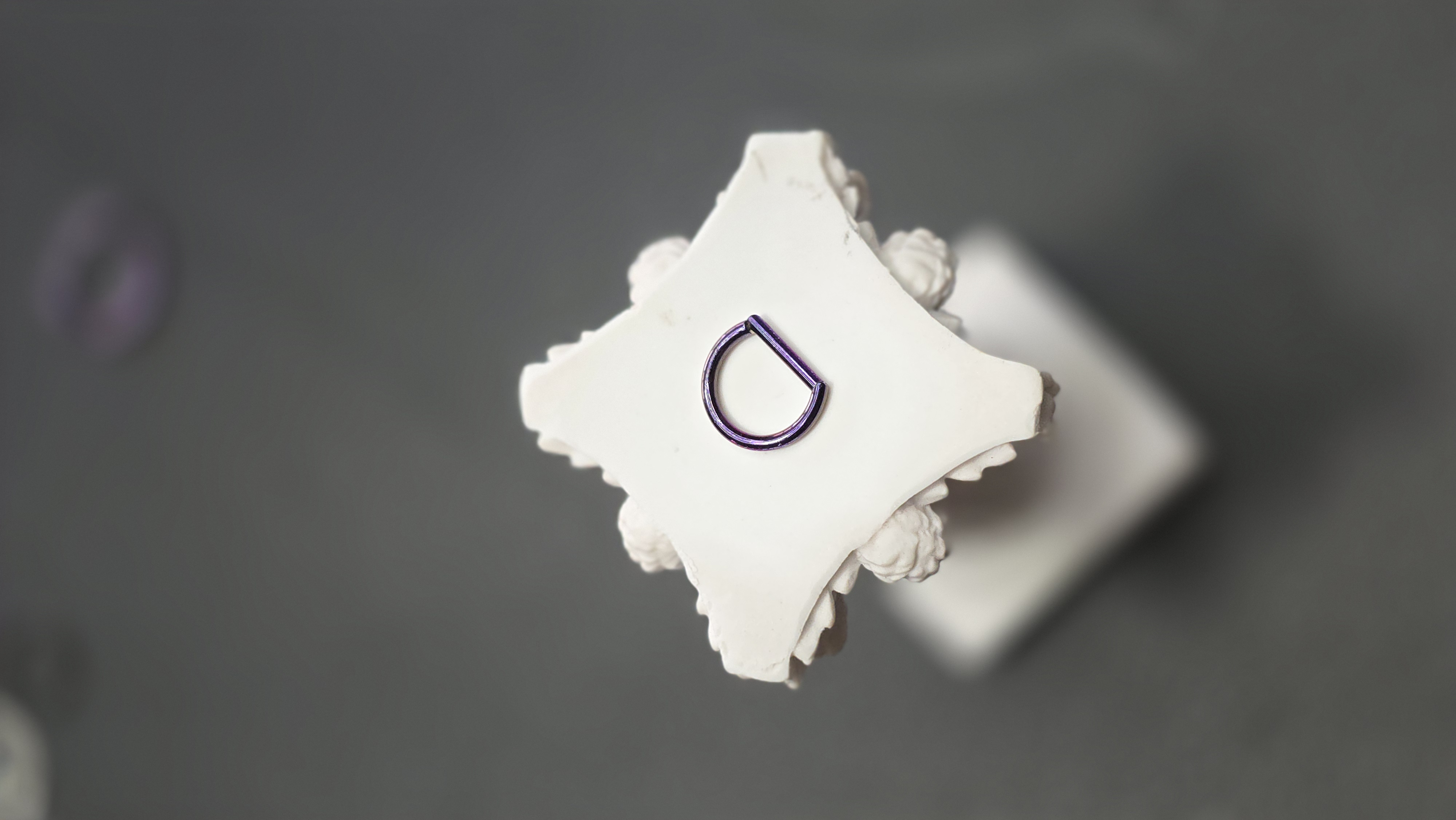 Argolla de Titanio Clicker Zirconia