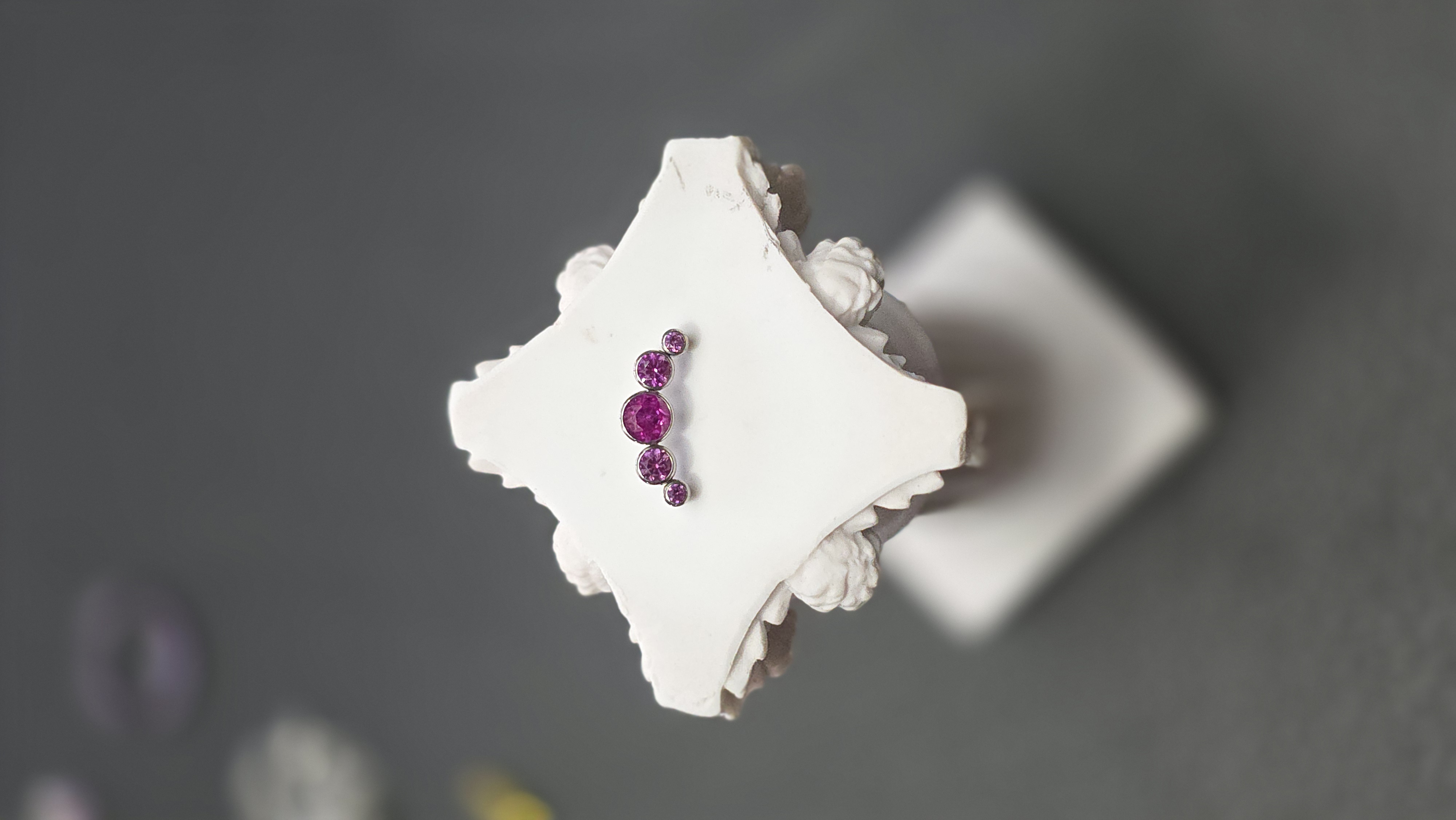 Top Moon Zirconia Magenta