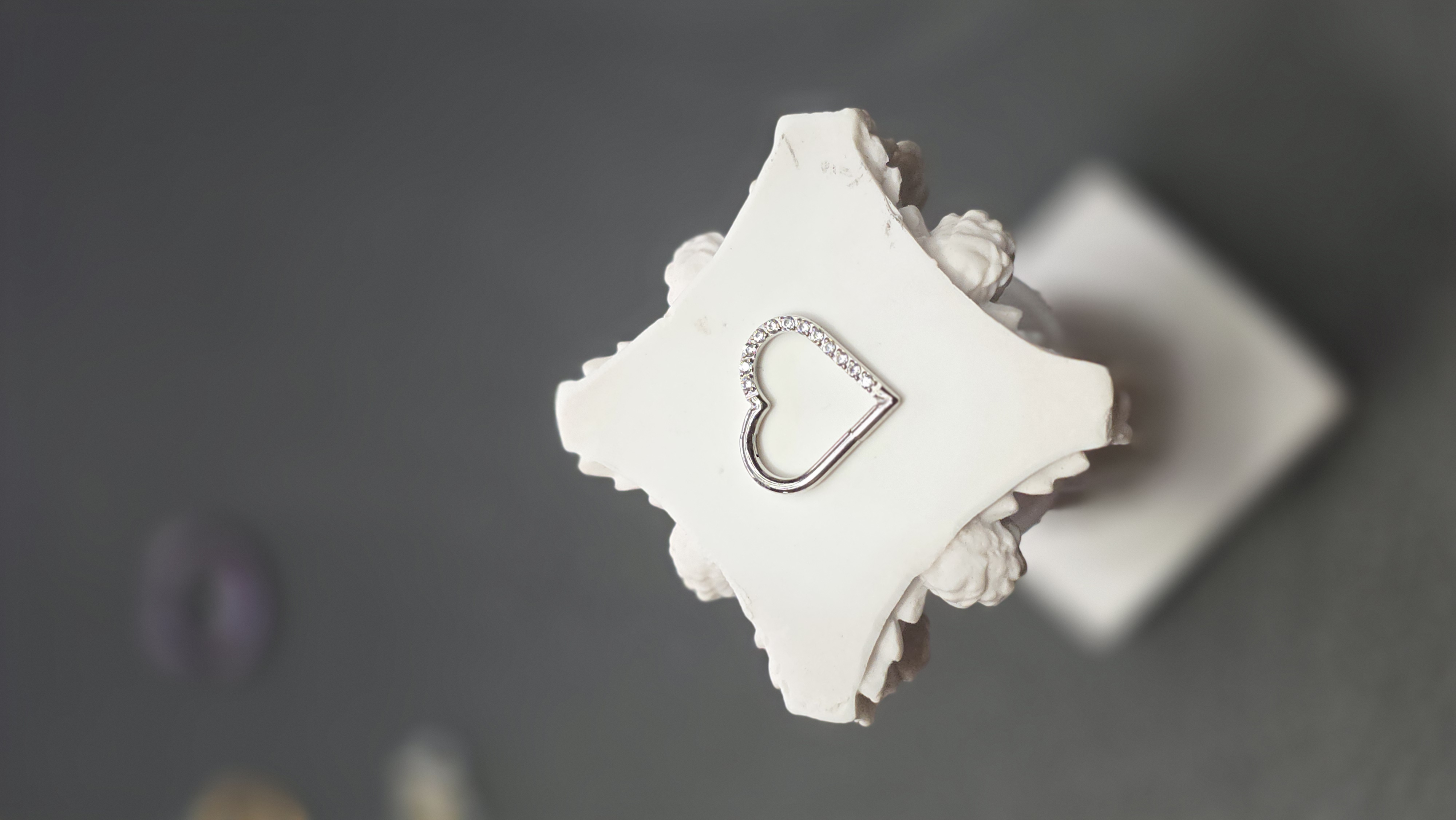 Argolla de Titanio Clicker Corazón Zirconia Plata