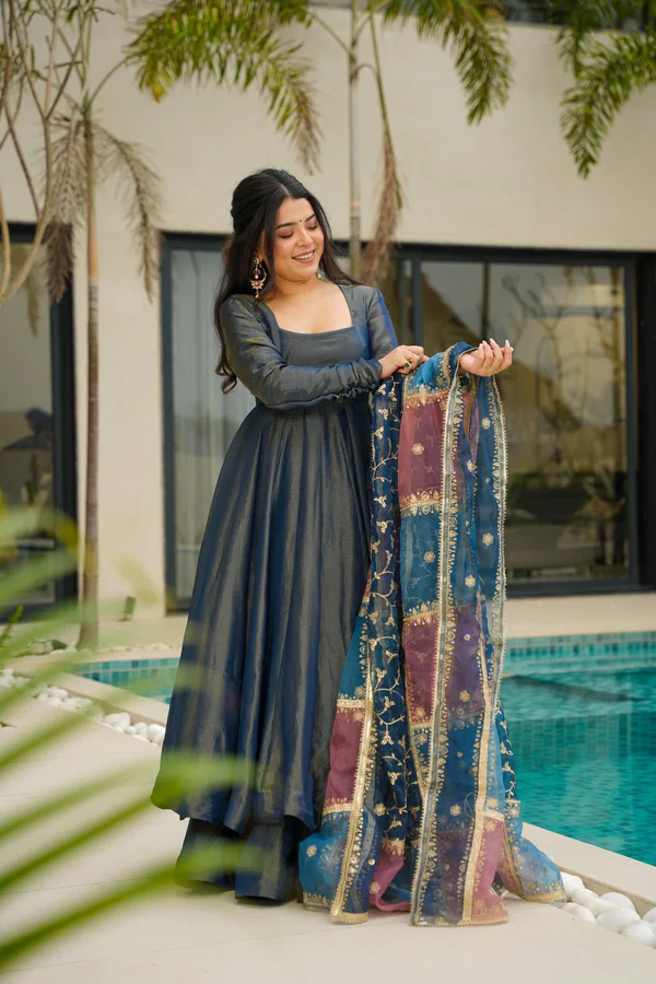 Elegant Traditional Cosmos Suit Set