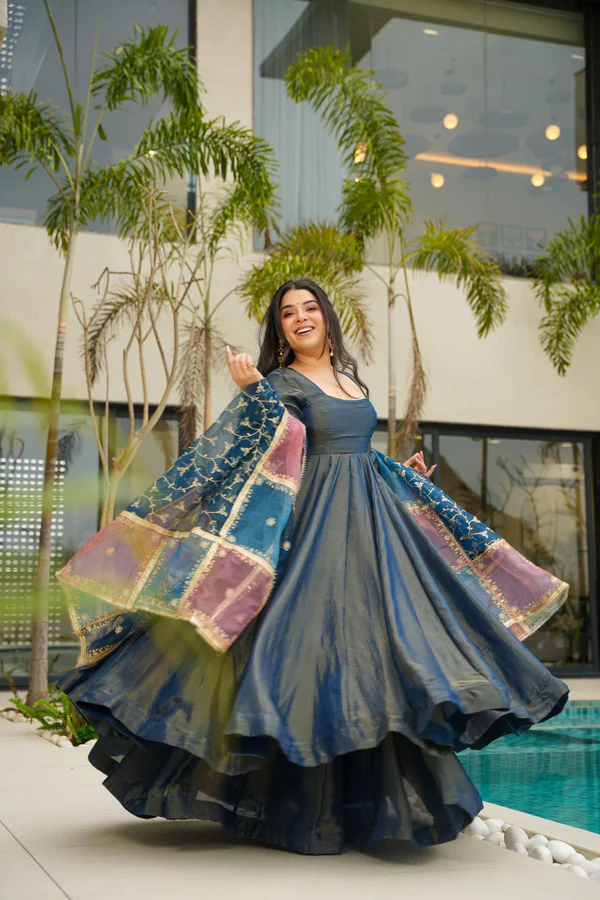 Elegant Traditional Cosmos Suit Set