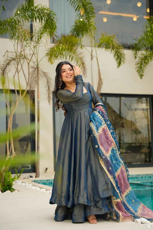 Elegant Traditional Cosmos Suit Set