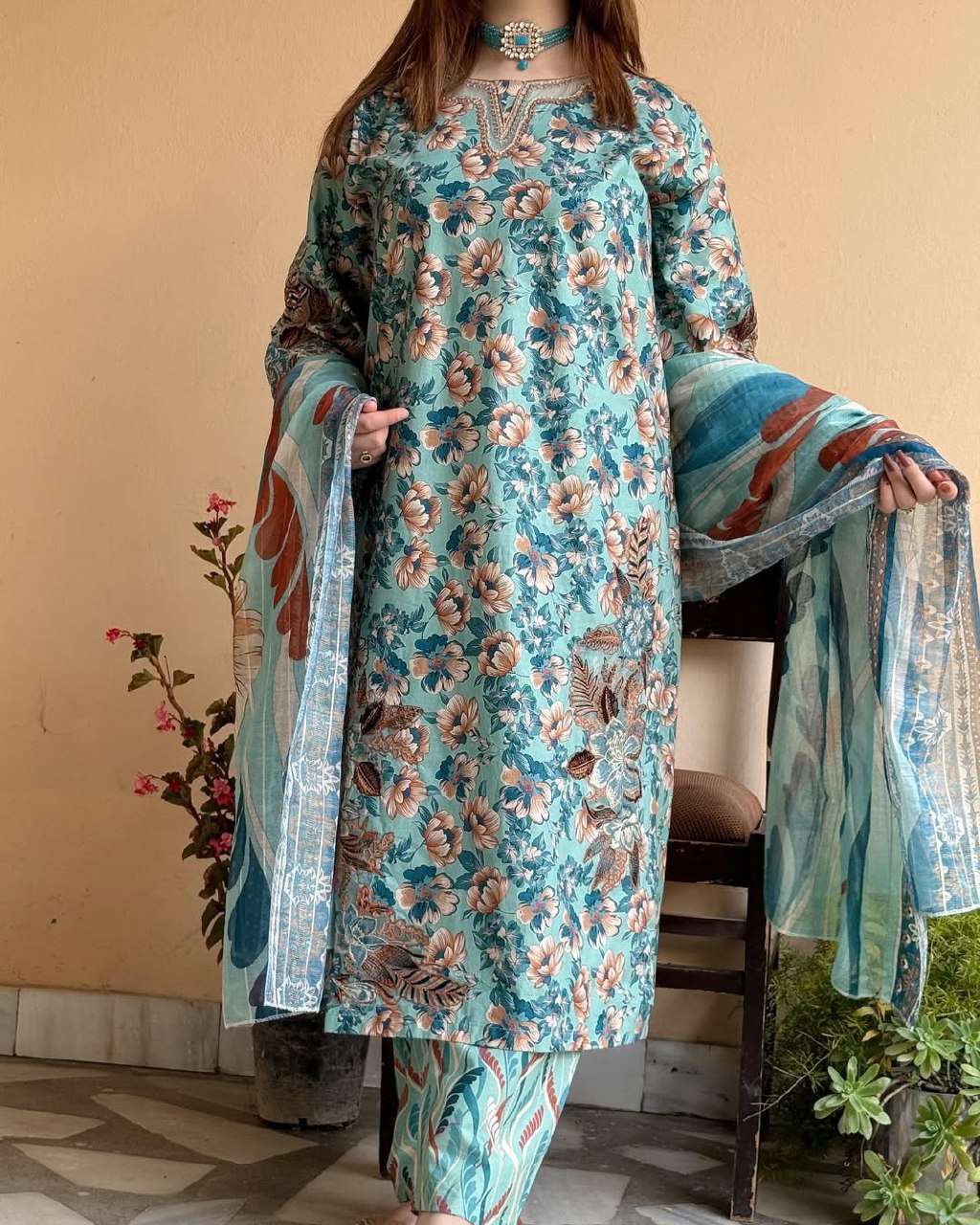 Traditional Floral Pakistani suit 