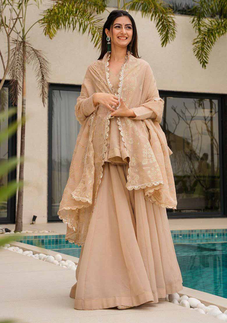 Elegant Beige Traditional Outfit