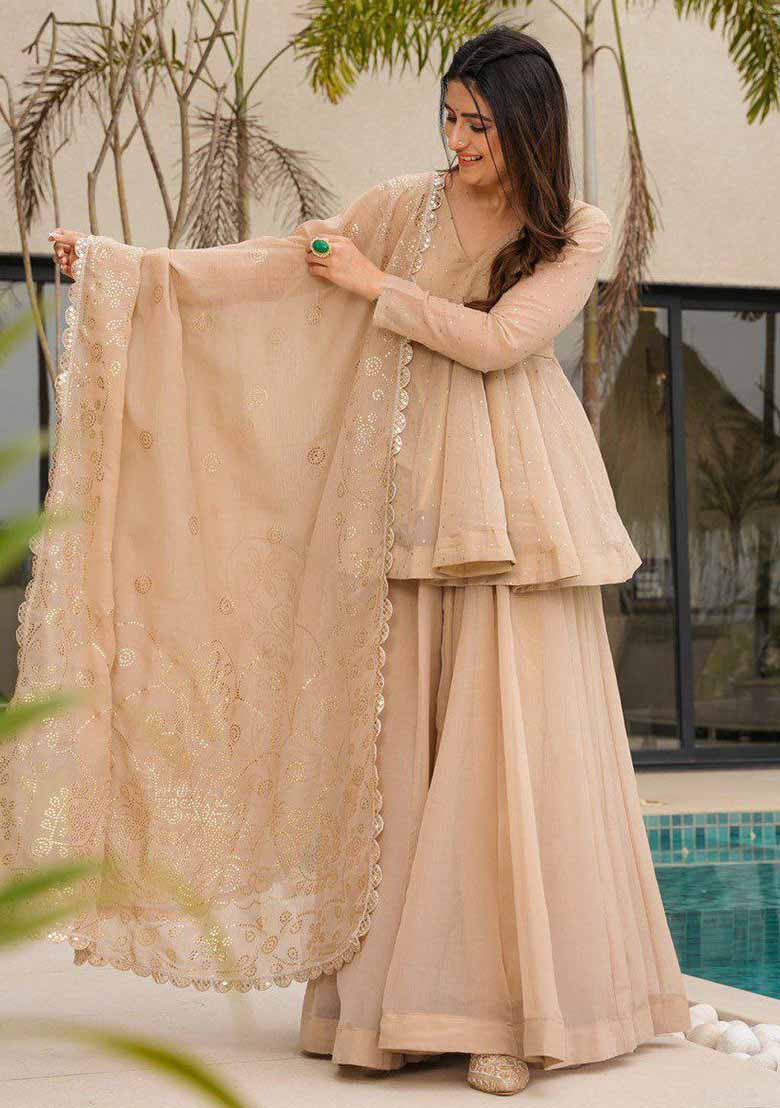 Elegant Beige Traditional Outfit