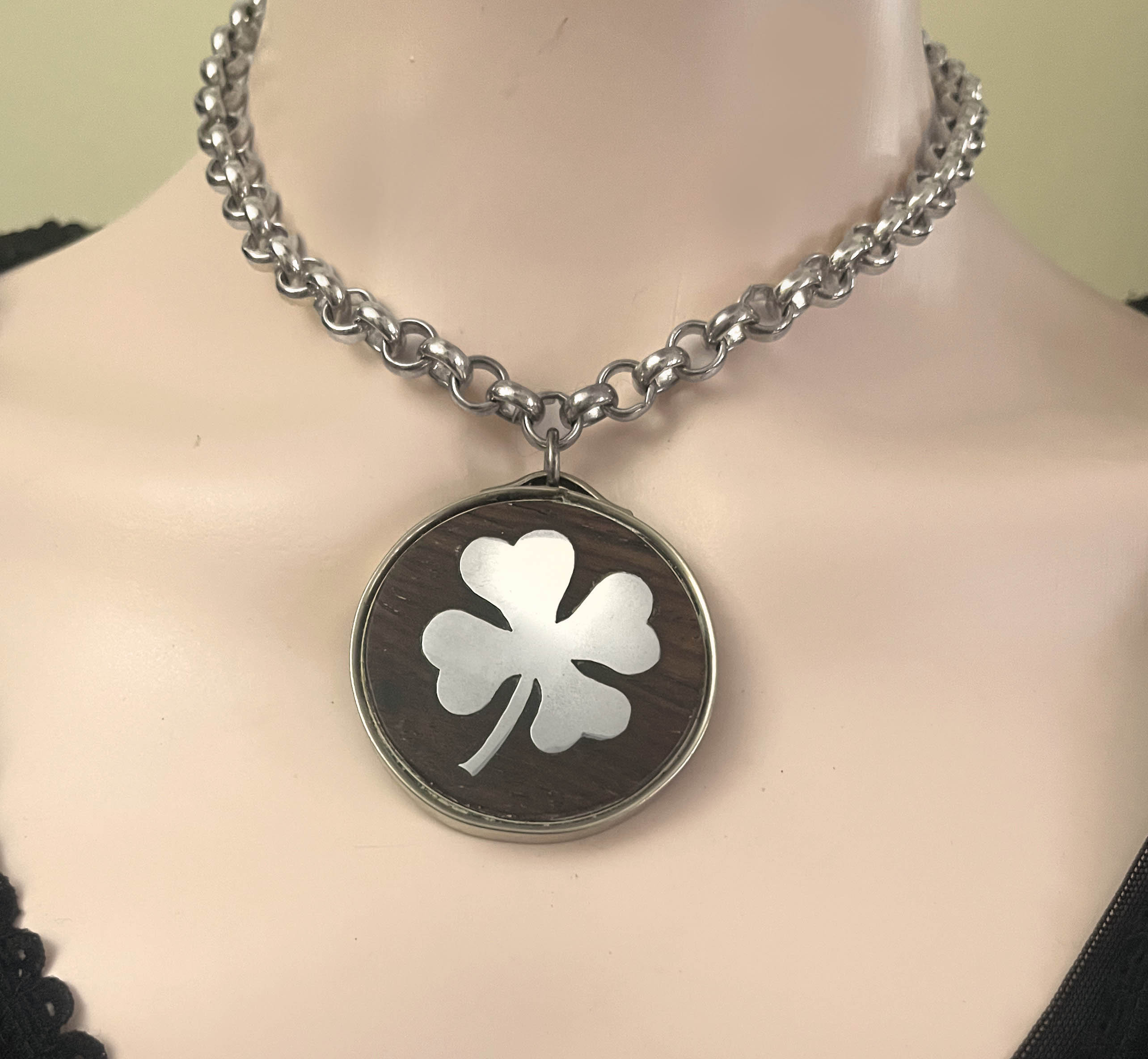 Lucky 4-Leaf Clover Pendant Choker Necklace