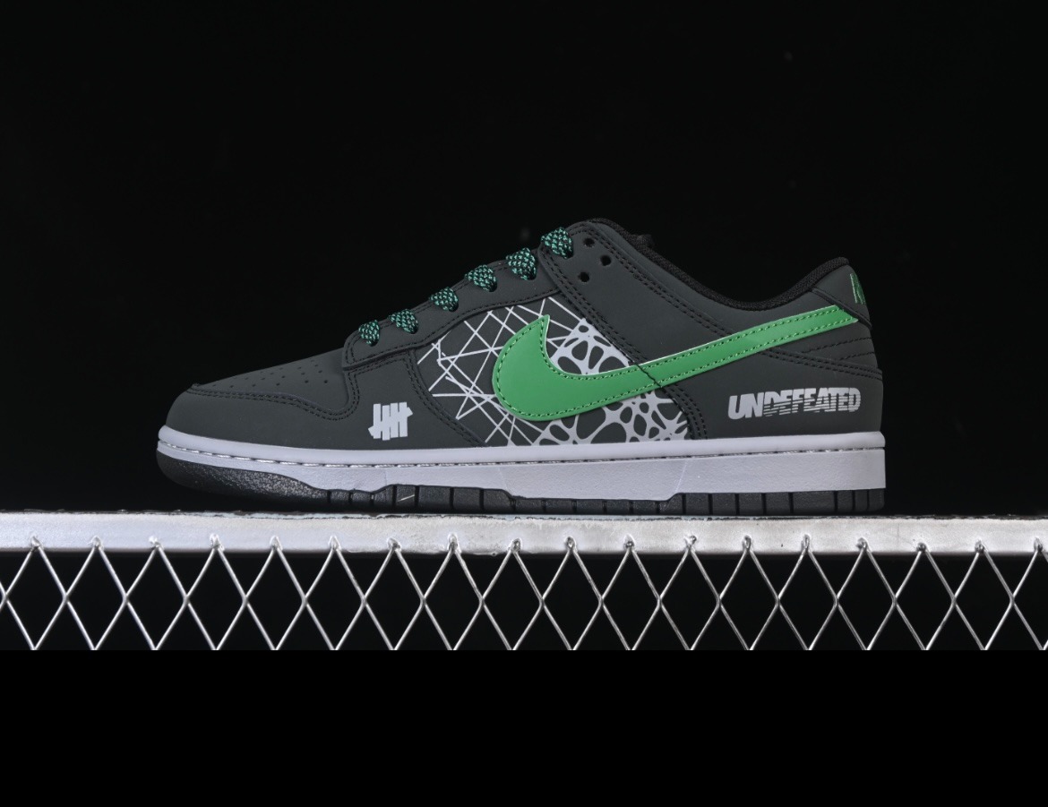 NK dunk low SB undefeated green