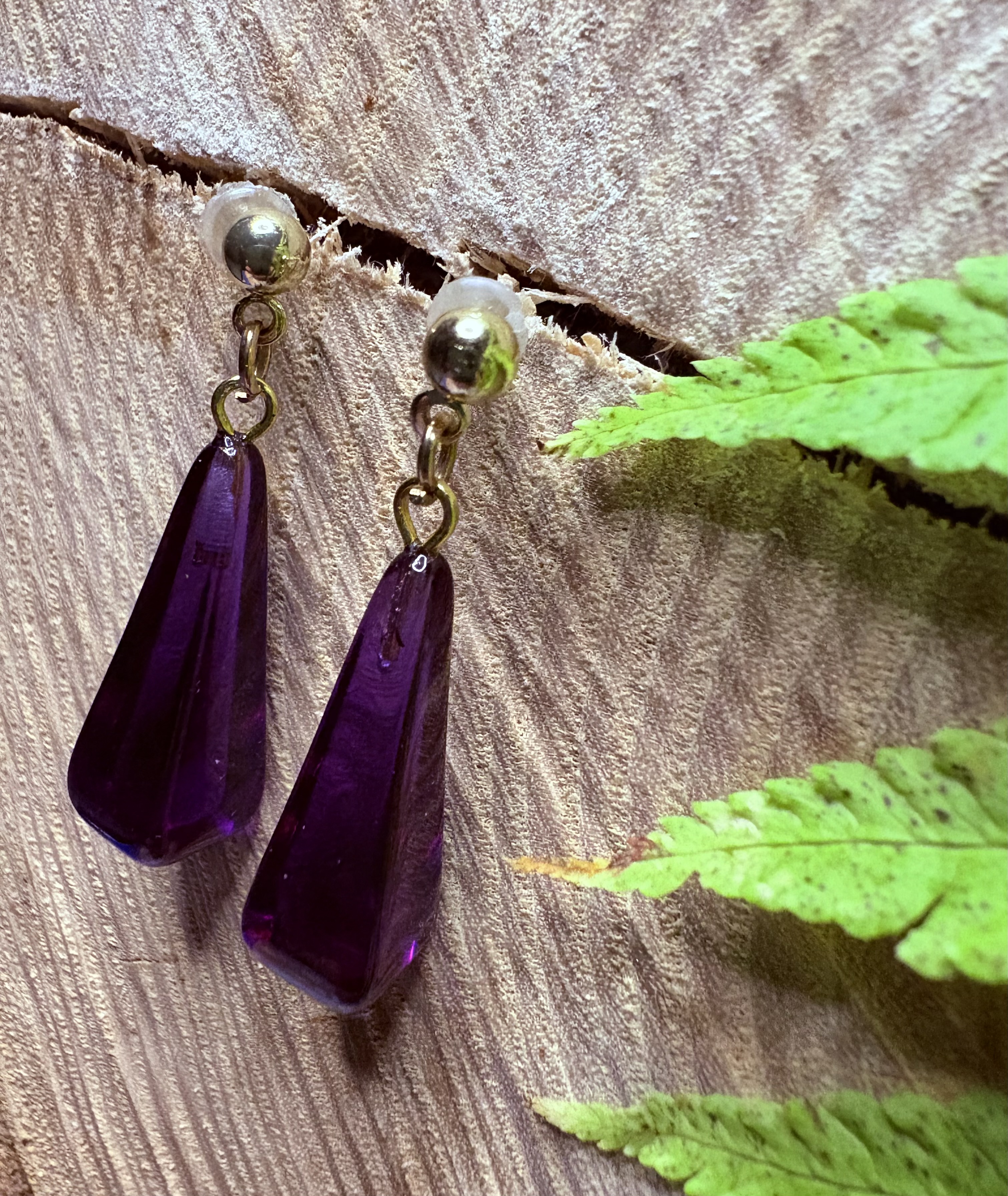 Boucles d’oreilles resines violettes avec fermoi en acier inoxydable