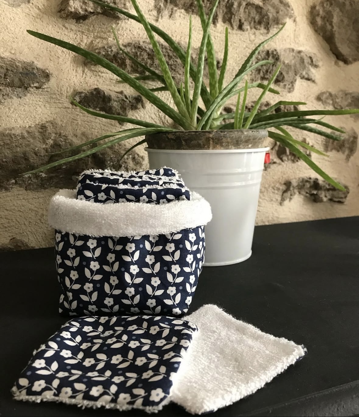 7 lingettes démaquillantes avec panier - BLEU