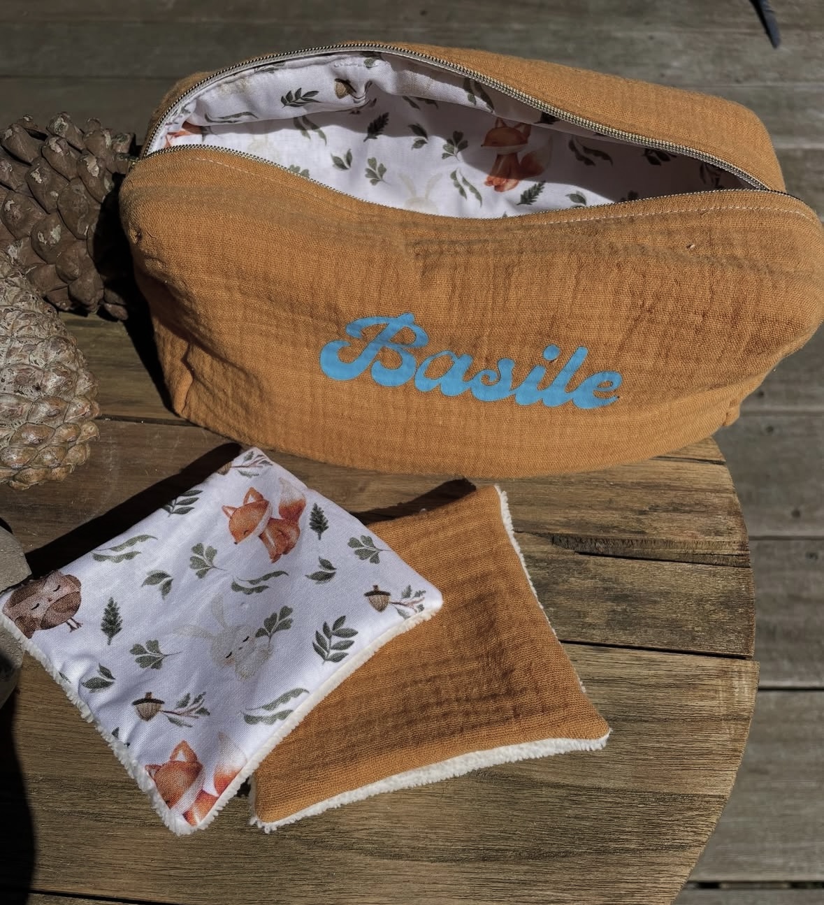  7 Lingettes démaquillantes + panière