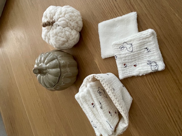 7 lingettes nettoyantes + panière