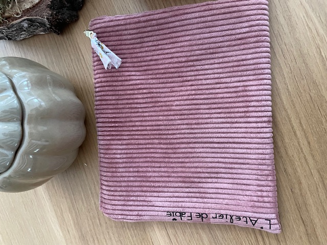 Trousse en velours dimensions L20xH17cm