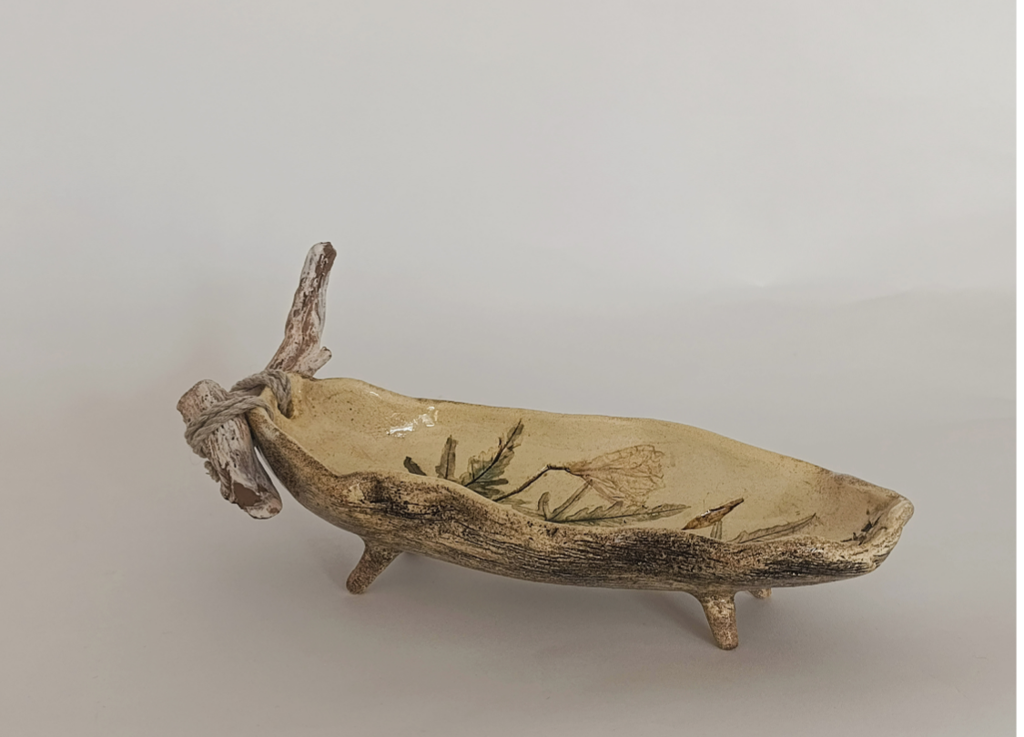 Plato con impresión vegetal 