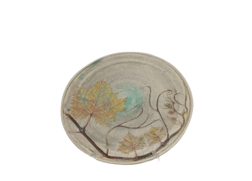 Plato plano con motivo vegetal