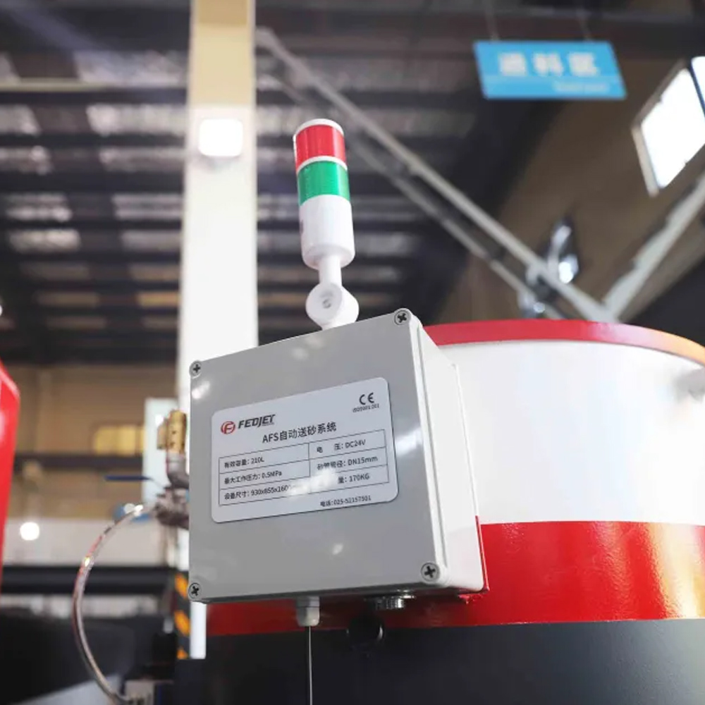 System podajnika materiału ściernego do strumienia wody