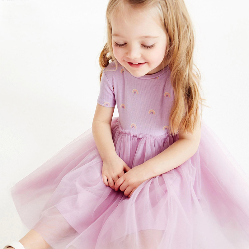 Princess-style skirt with breathable net fabric for girls, suitable for young girls.